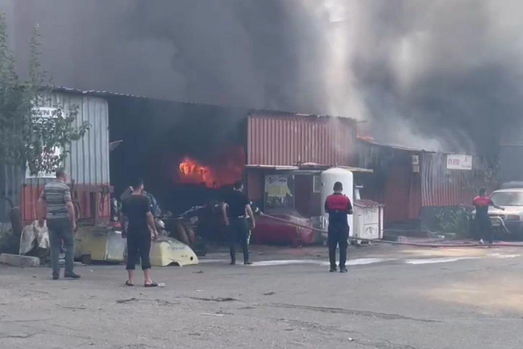 Osmaniye'de temizlik yapılan tankerde patlama anı