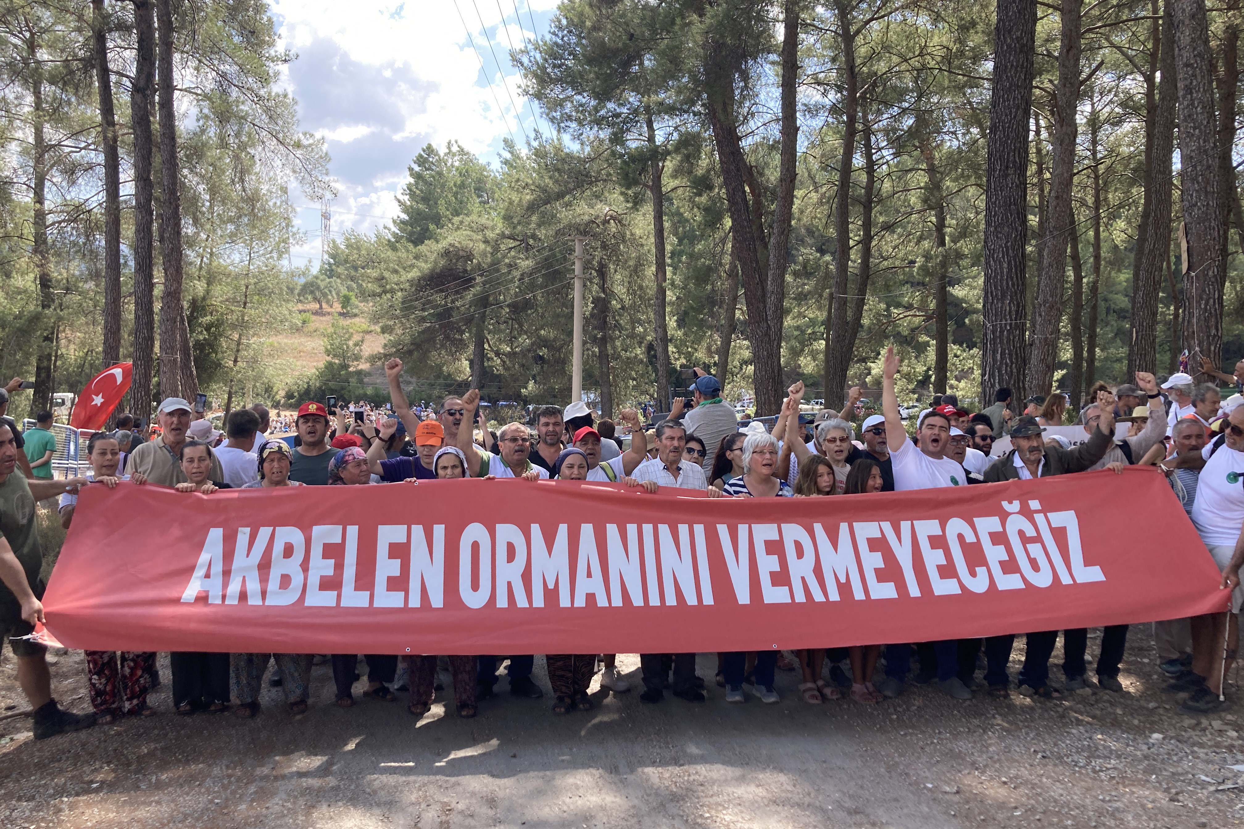 Akbelen ormanını vermeyeceğiz yazılı döviz