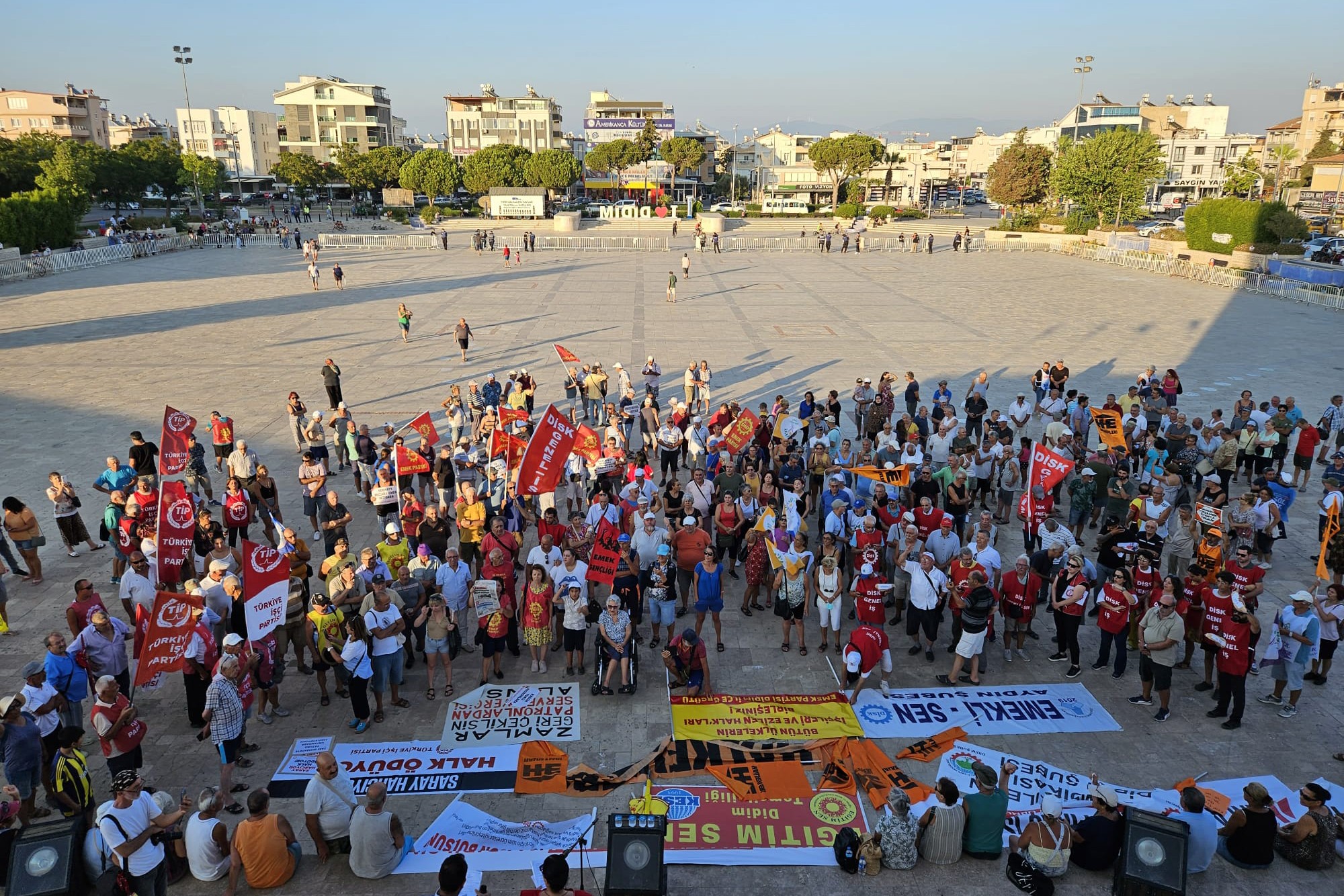 Didim'de hayat pahalılığı ve zamlara karşı  eylem 