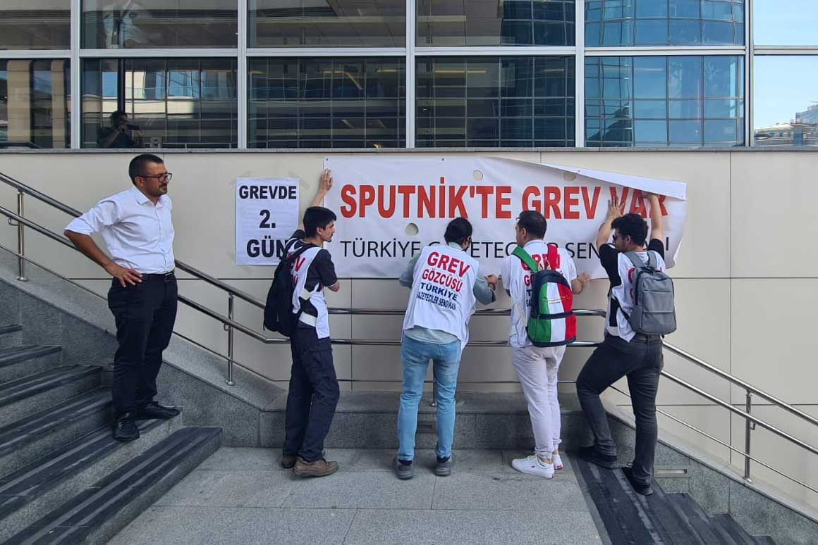 Greve çıkan Sputnik Türkiye çalışanları