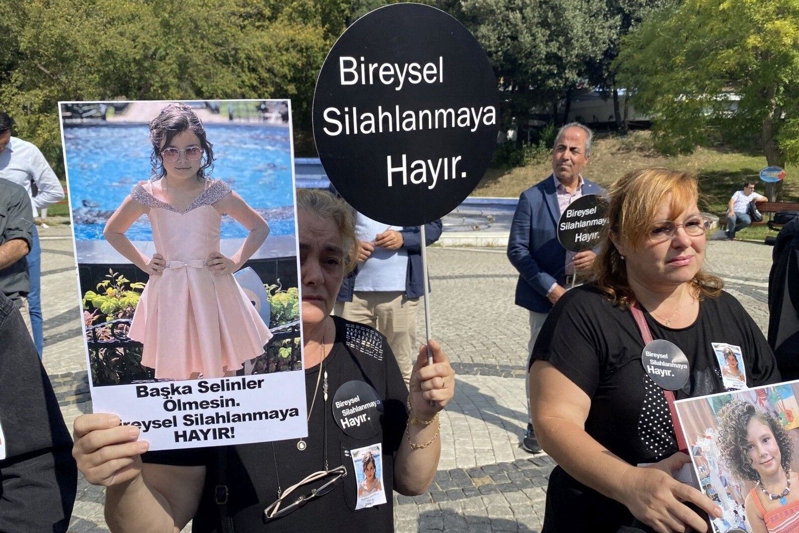 Bireysel silahlanmanın AKP döneminde arttığına dikkat çeken Umut Vakfı Yönetim Kurulu üyesi Psikiyatrist Dr. Ayhan Akcan, bunun bir “sosyal problem” olduğunu belirterek, Meclis’e çağrıda bulundu.ya karşı eylem