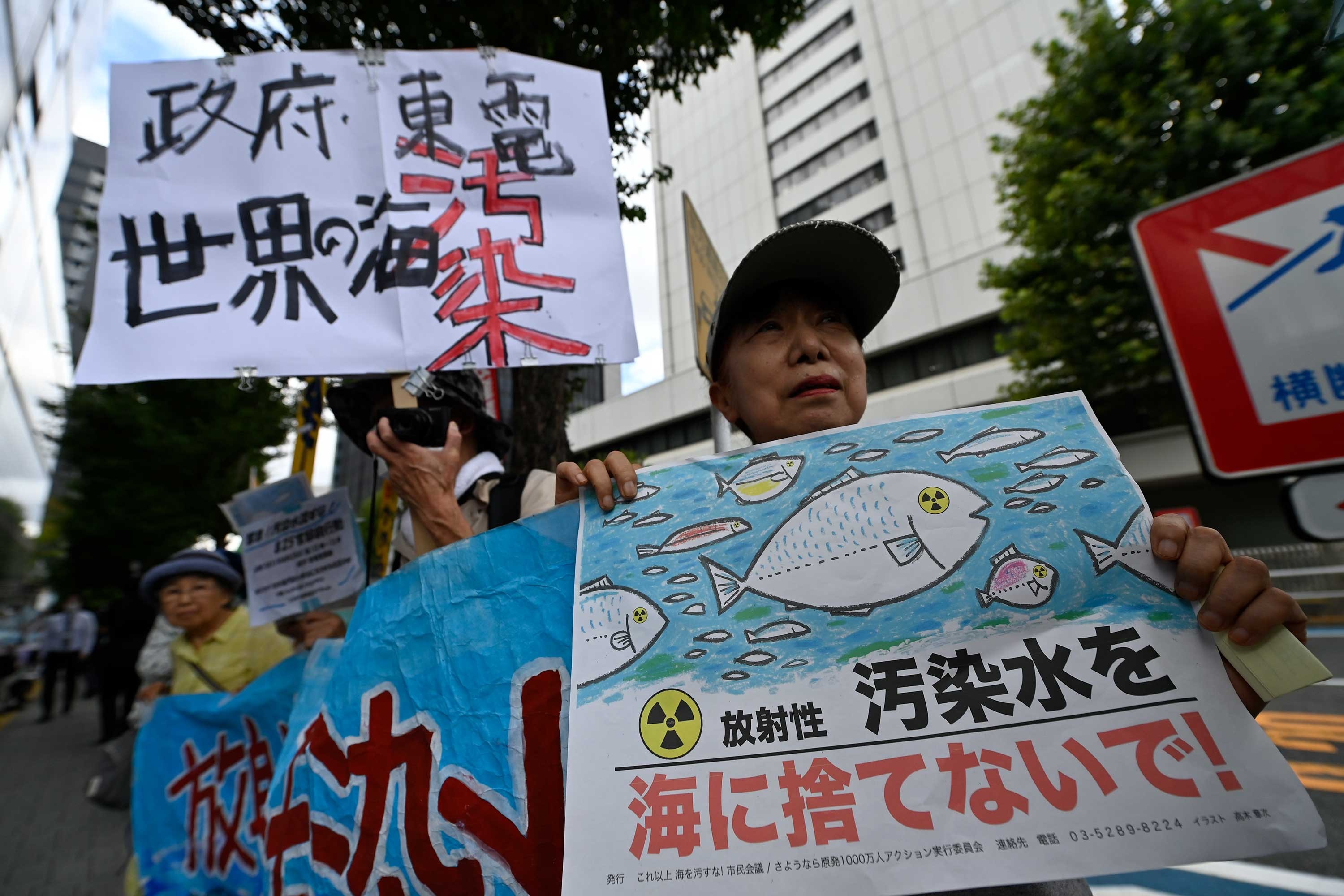 Fukuşima'daki radyoaktif atık suyun okyanusa boşaltılması Japonya'nın başkenti Tokyo'da protesto edildi