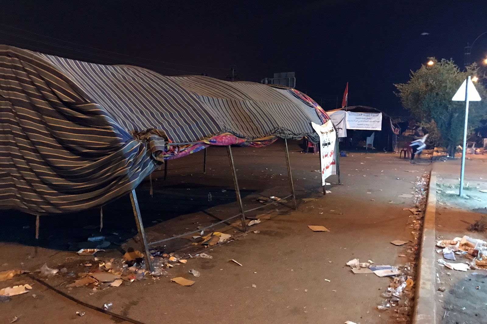 Kerkük'teki protestolarda kurulan çadırlar kaldırılırken