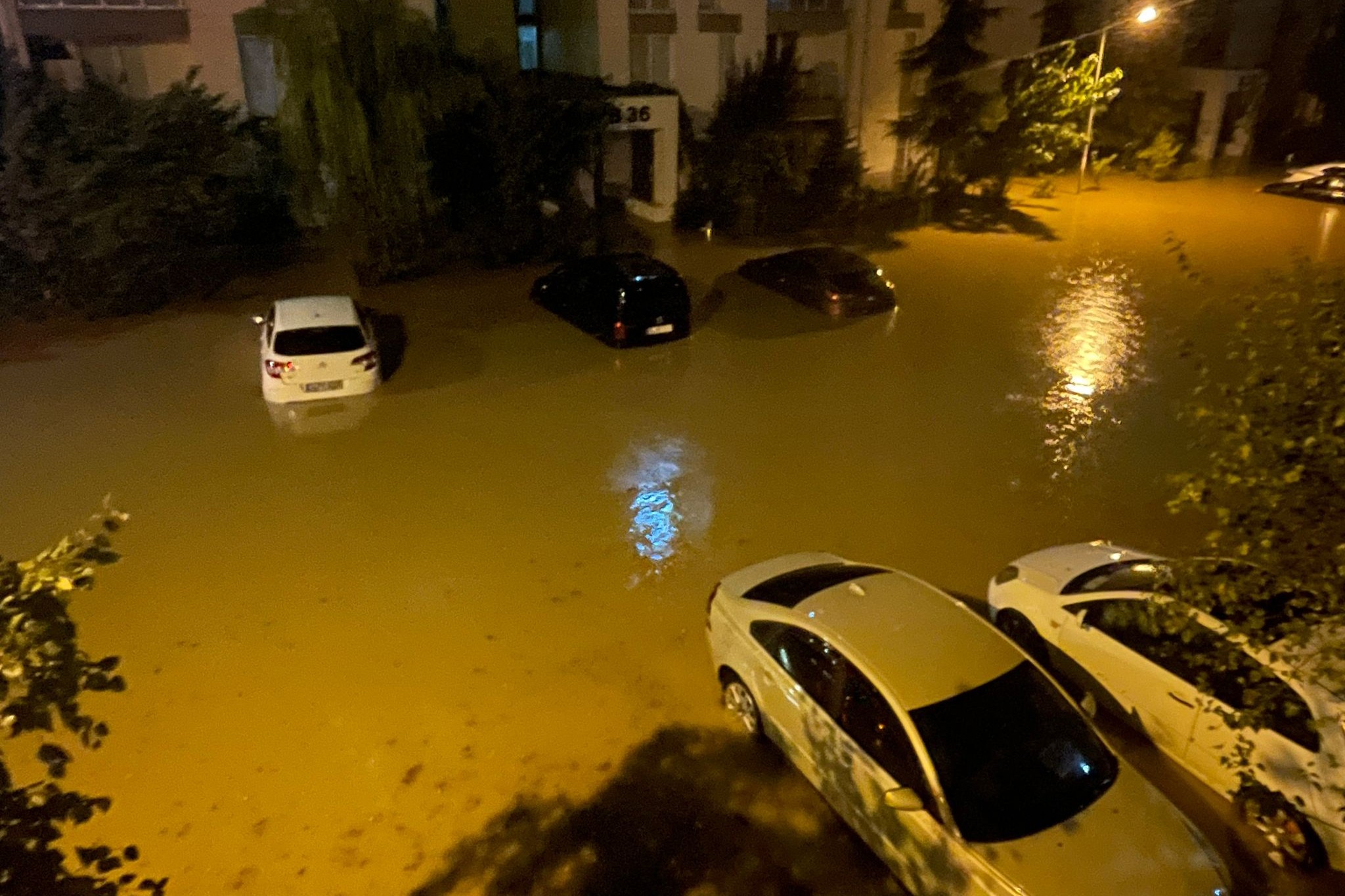 İstanbul'daki sağanak sonrası su baskını