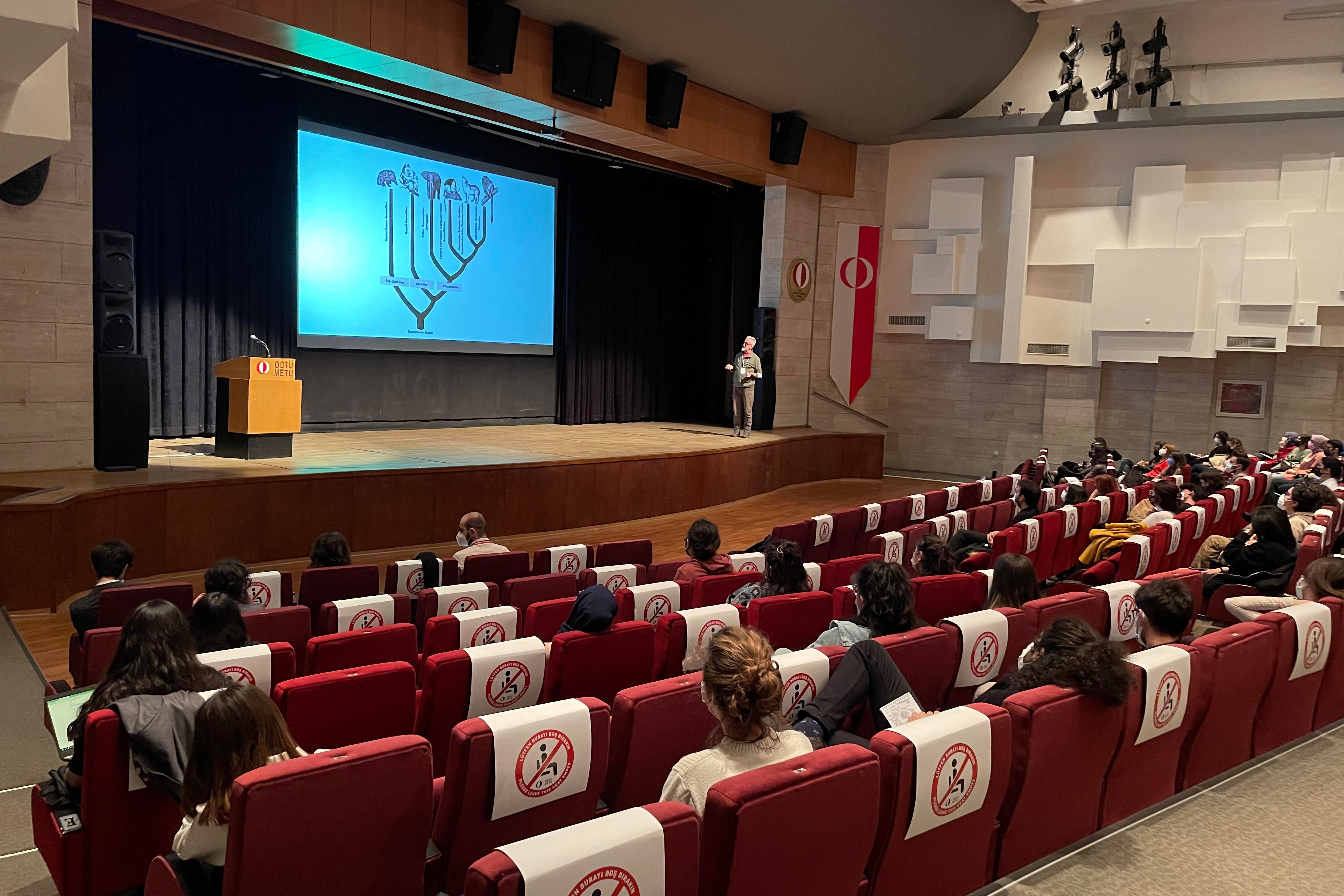 önceki yılların birinde Aykut Kence Evrim Konferansı