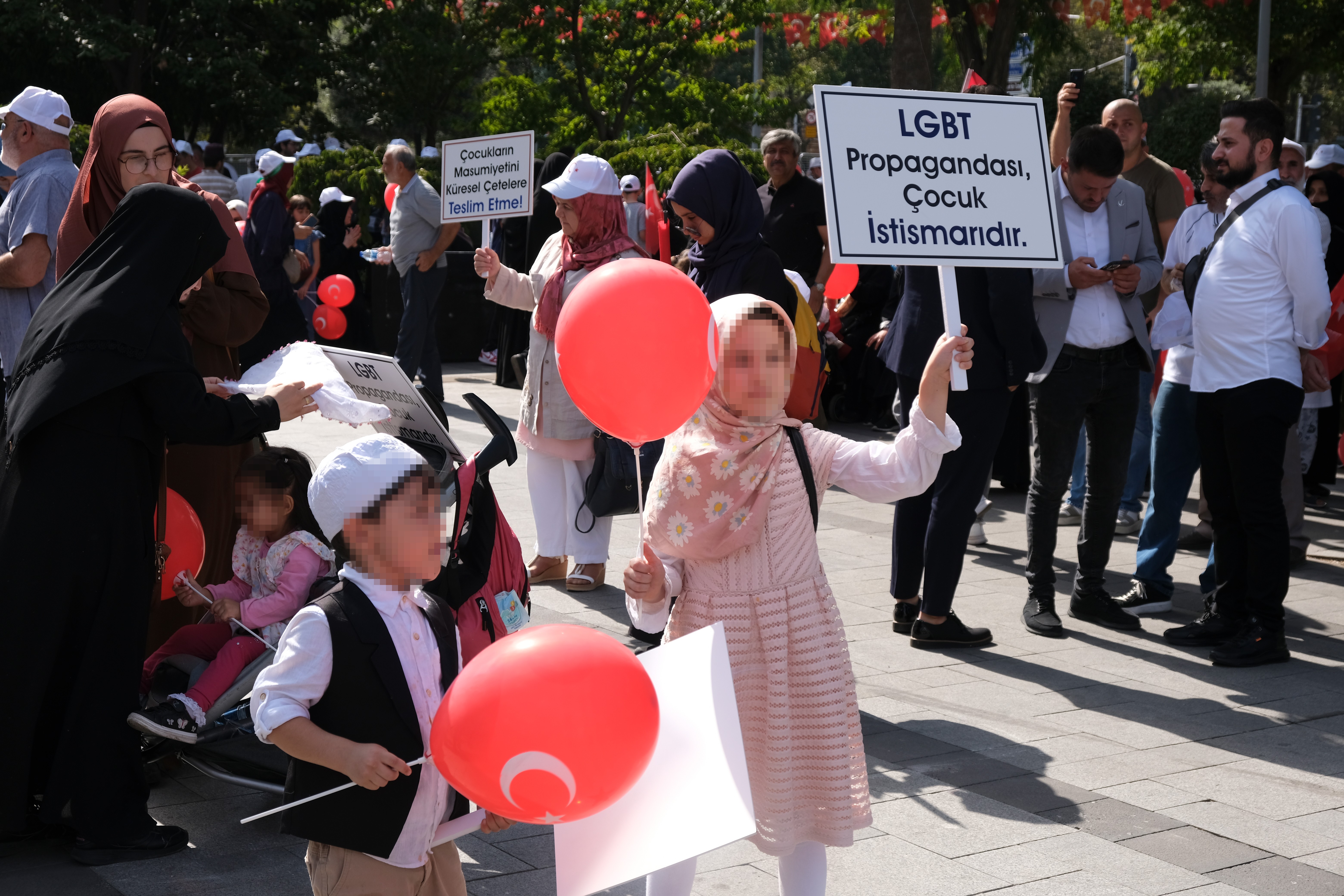 LGBTİ karşıtı 'büyük aile buluşması'