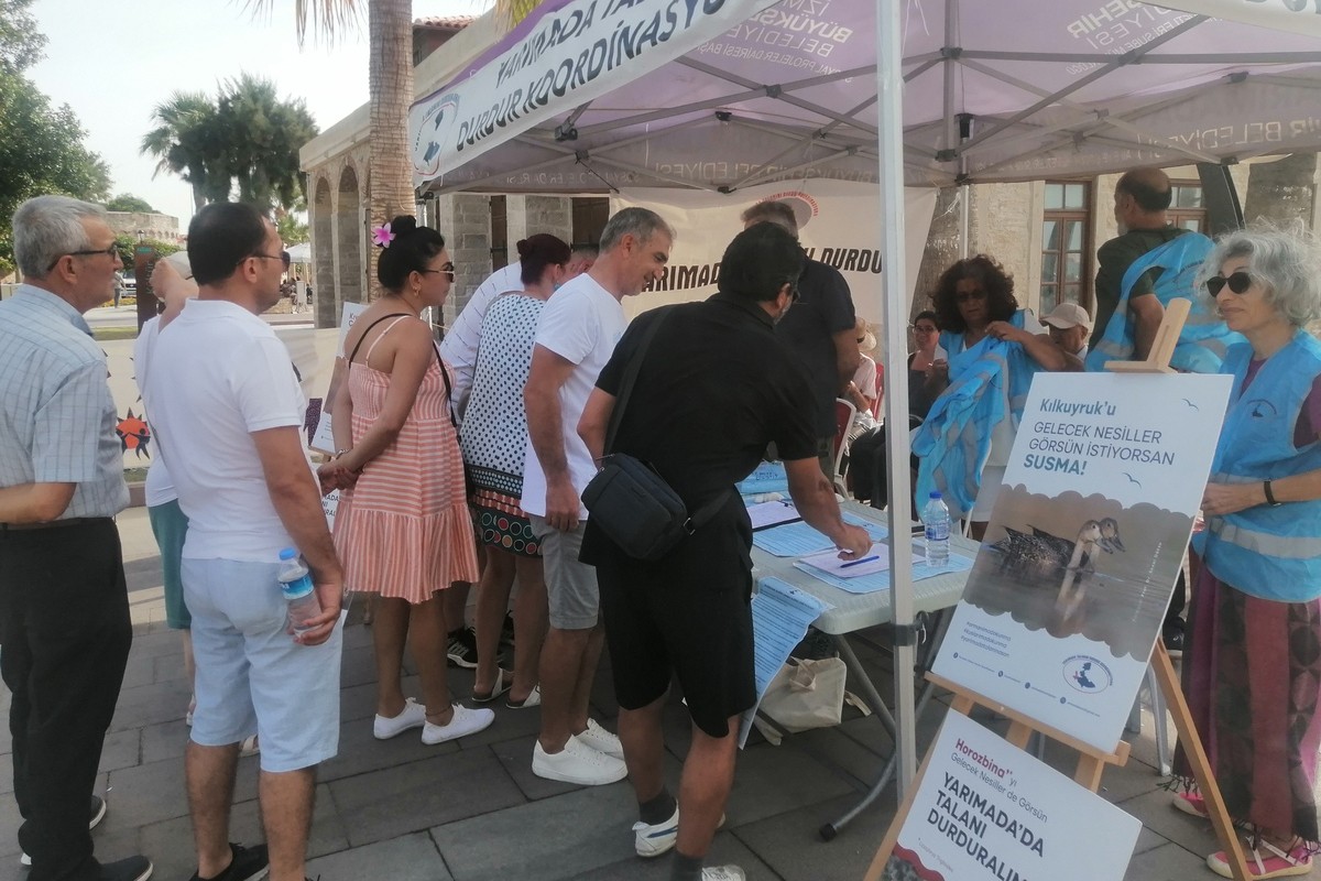 Çeşme projesine karşı imza standı 