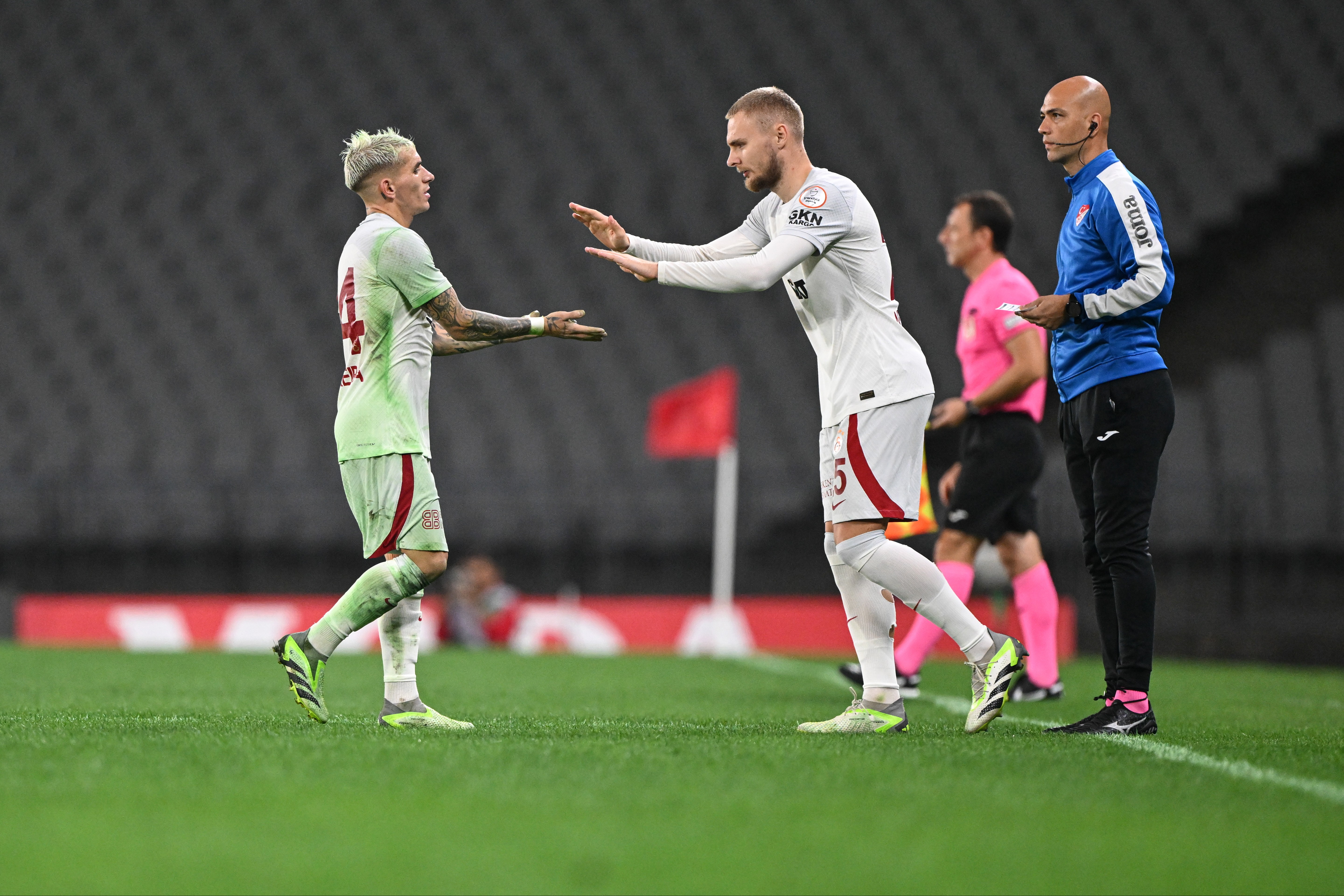 üzeri yeşil boya olan Galatasaraylı oyuncu