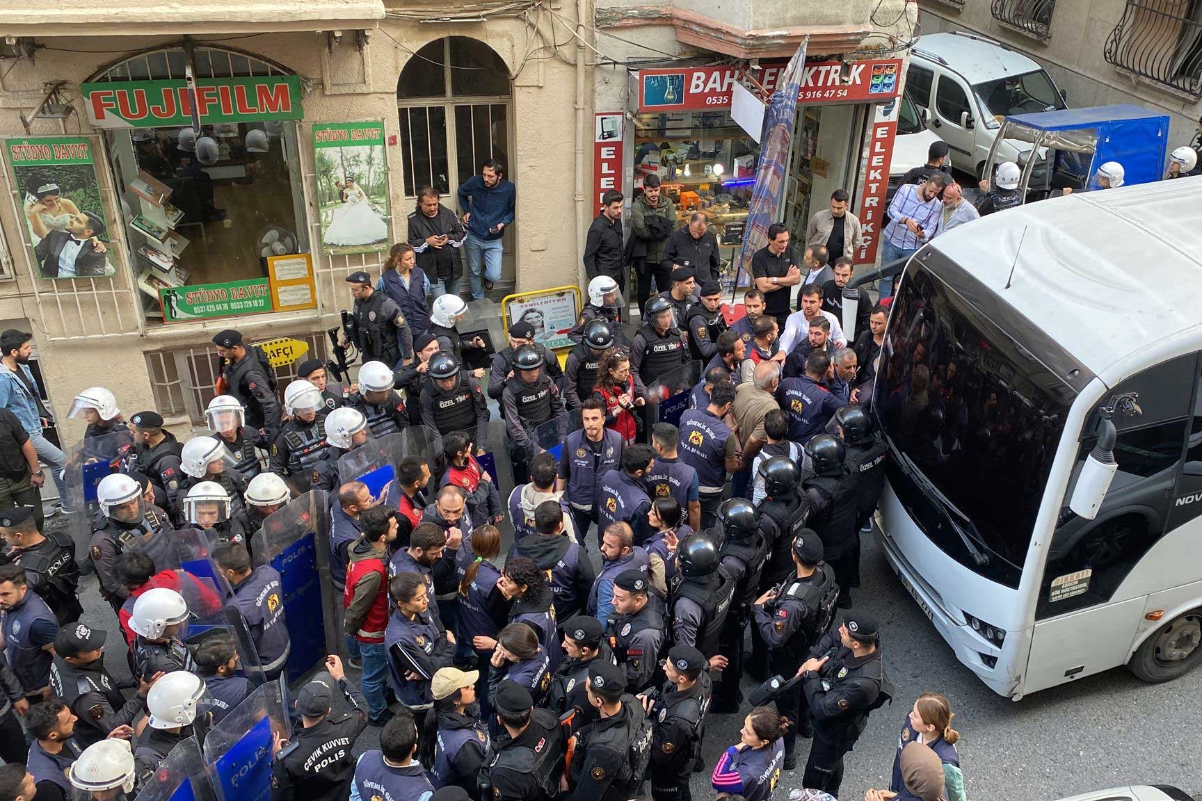 HDP ve Yeşil Sol Partinin İstanbul'daki açıklamasına polis müdahalesi