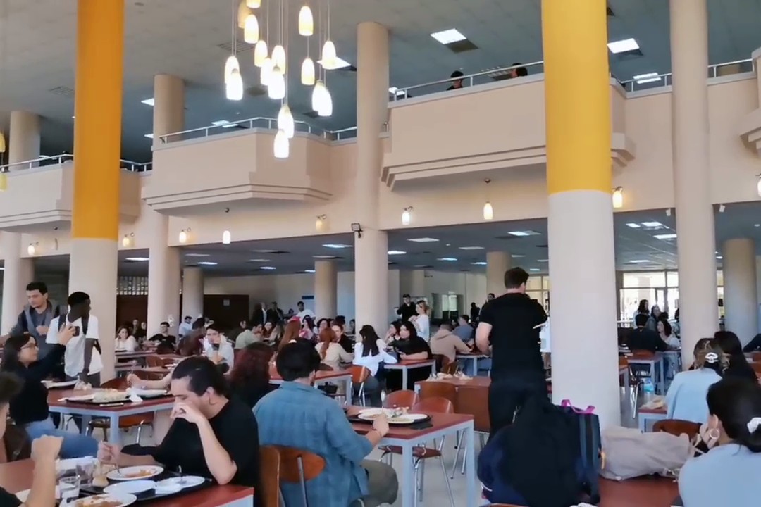 Dokuz Eylül Üniversitesi öğrencileri yemek zammı protestosu 