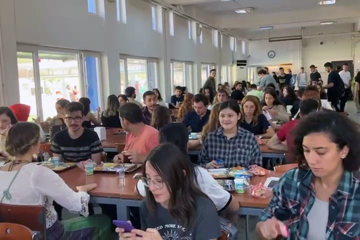 Ege  Üniversitesi öğrencileri yemek zammı protestosu 