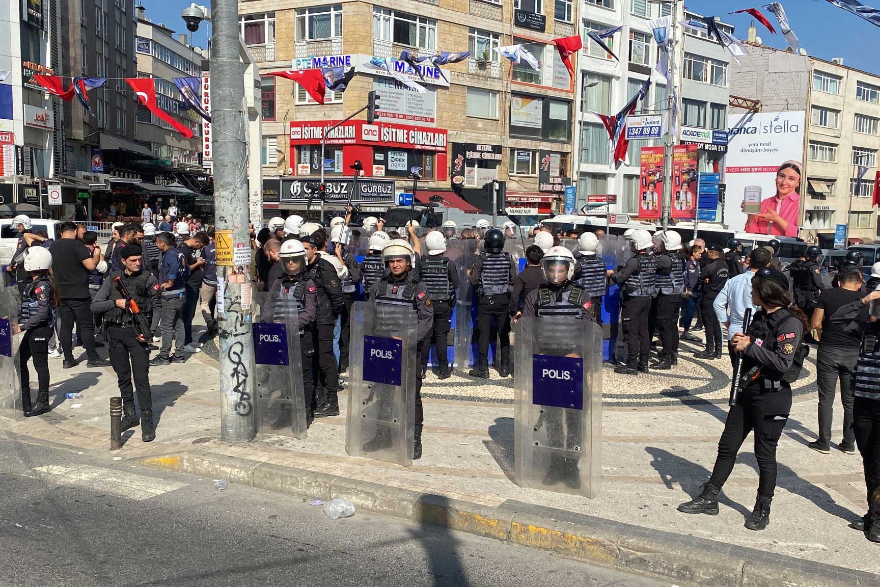 Yeşil Sol Parti, HDP, HDK ve DBP, İmralı tecridini Kadıköy'de protesto etti