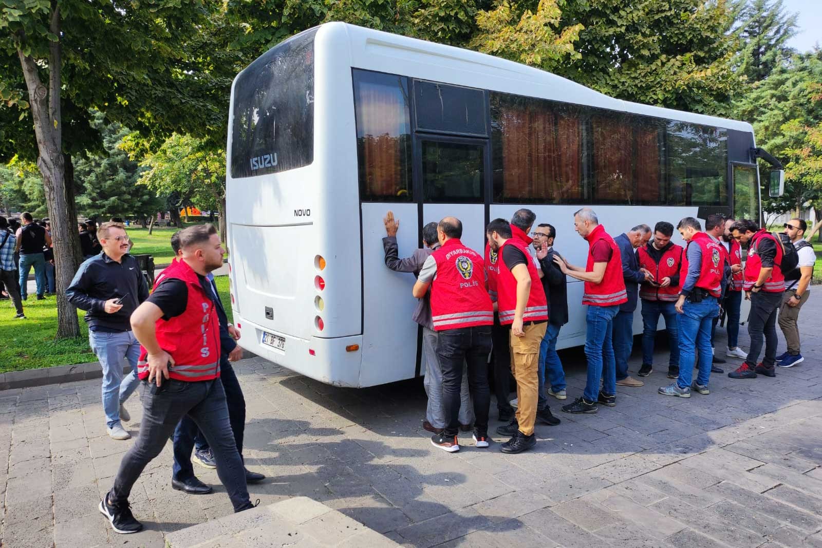 İmralı tecridi Diyarbakır'da protesto etti