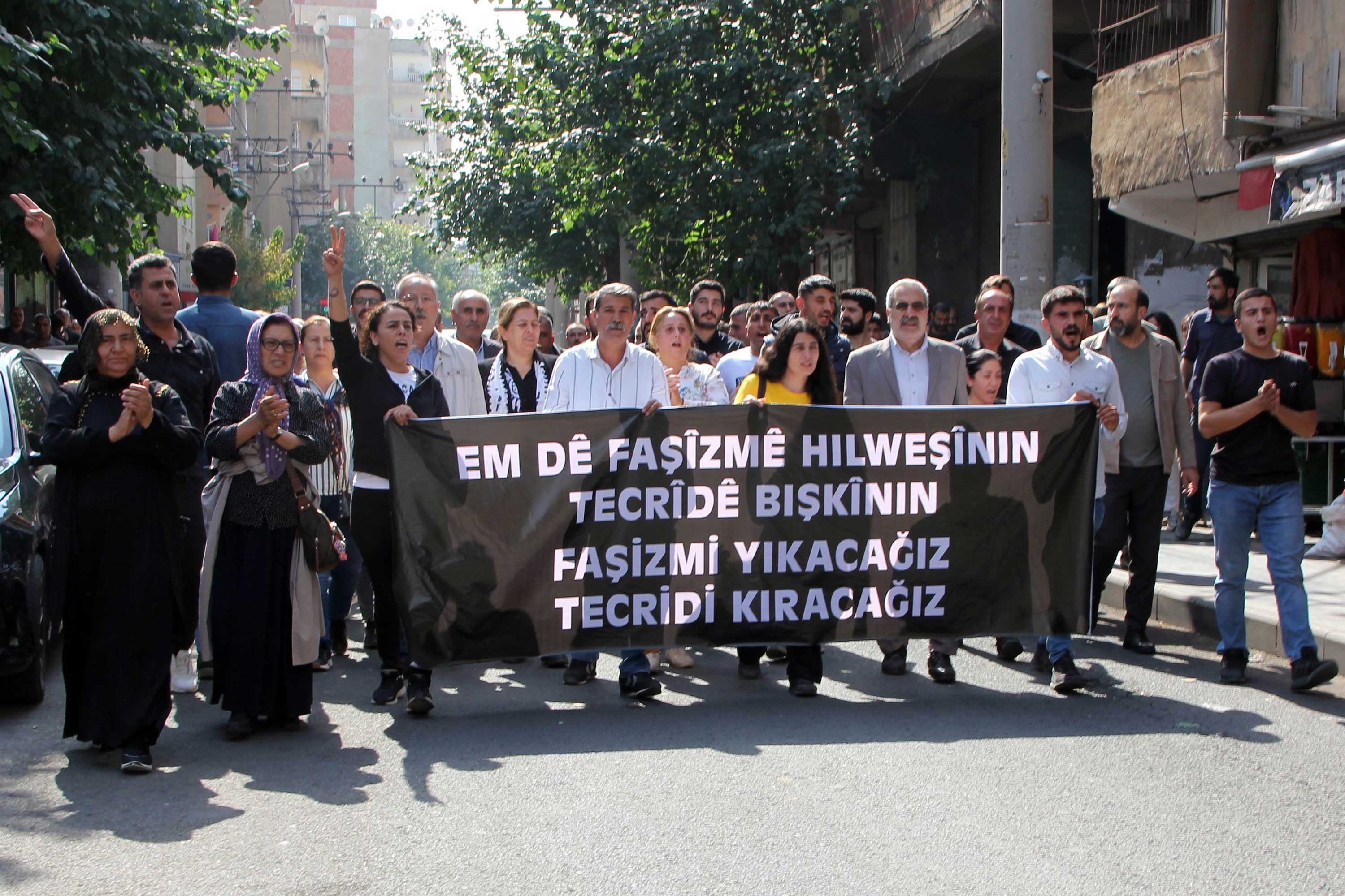 İmralı tecridi Diyarbakır'da protesto etti