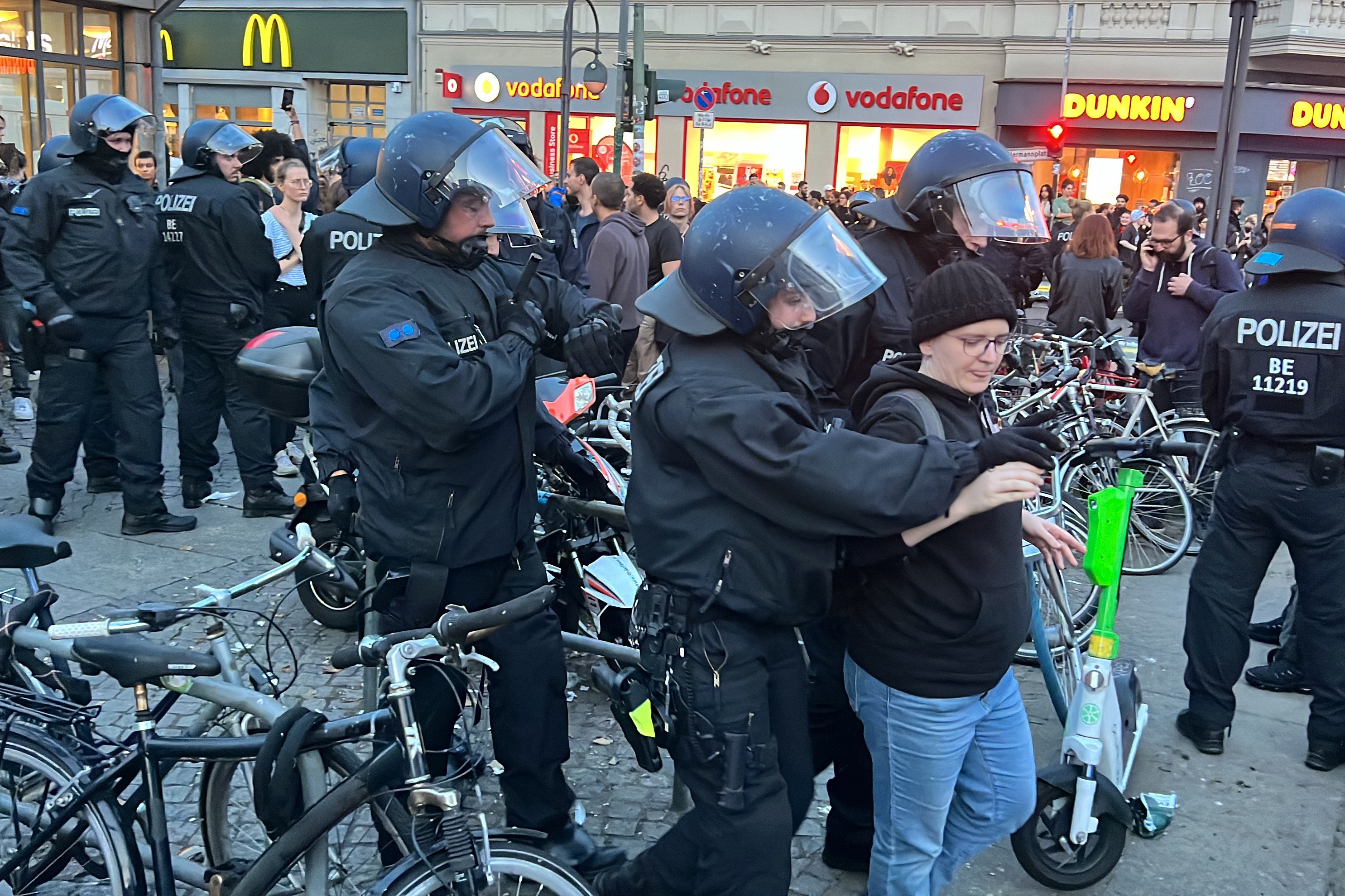 Polis bir kişiyi gözaltına aldı