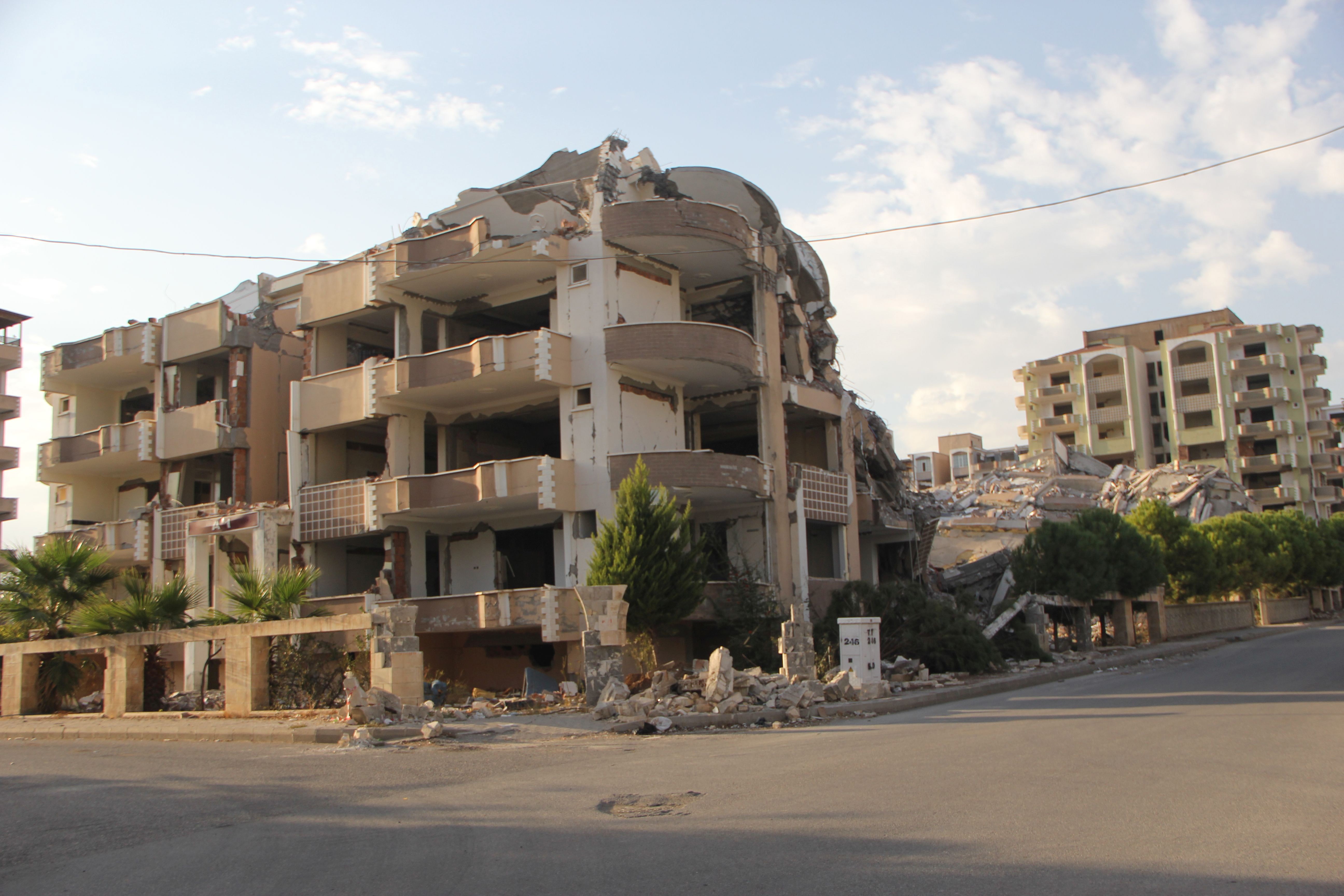 Adıyaman'da depremde yıkılan bina enkazı