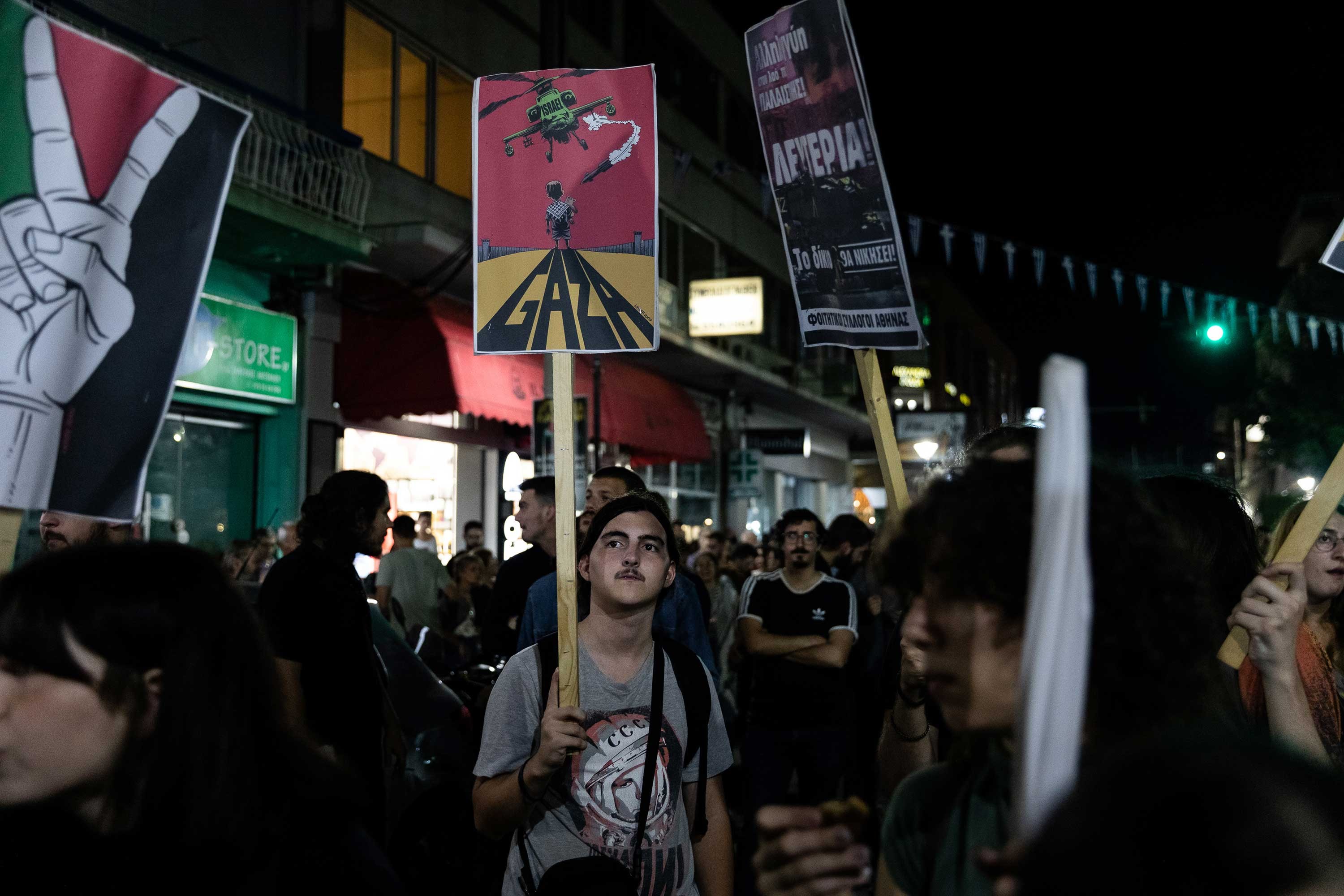 ABD'nin savaş uçaklarını Yunanistan'a yerleştirme planı Atina'da protesto edildi