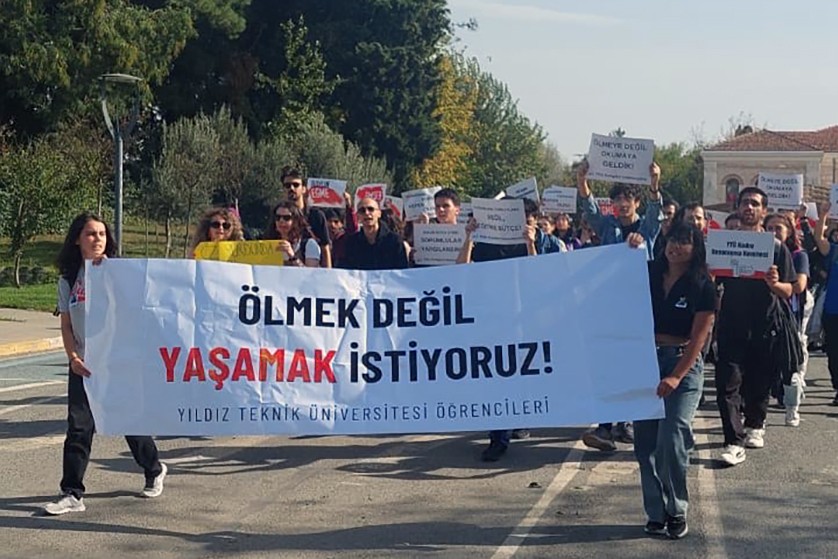 Yıldız Teknik Üniversitesi öğrencileri Zeren Ertaş eylemi