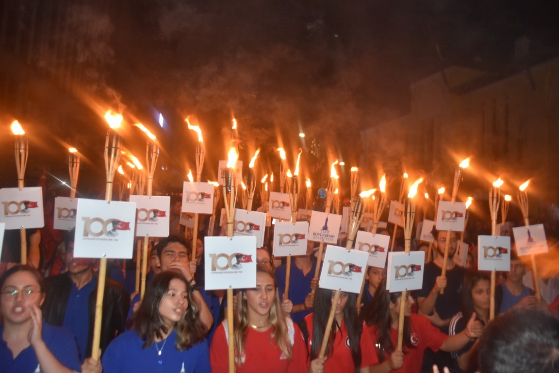 İzmir'de Cumhuriyet Bayramı kutlaması