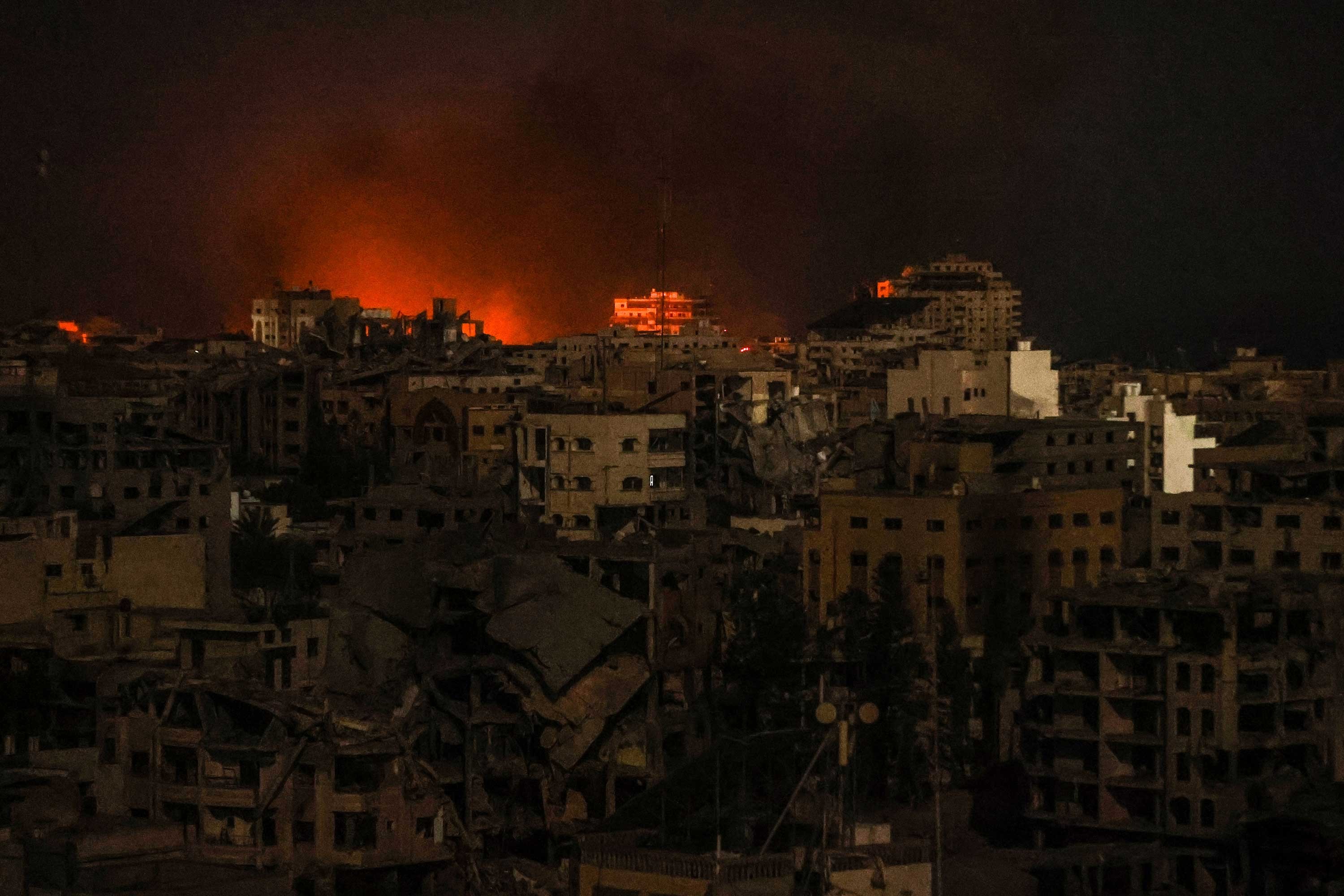 İsrail ordusunun Gazze'ye yönelik yoğun bombardımanı devam ediyor