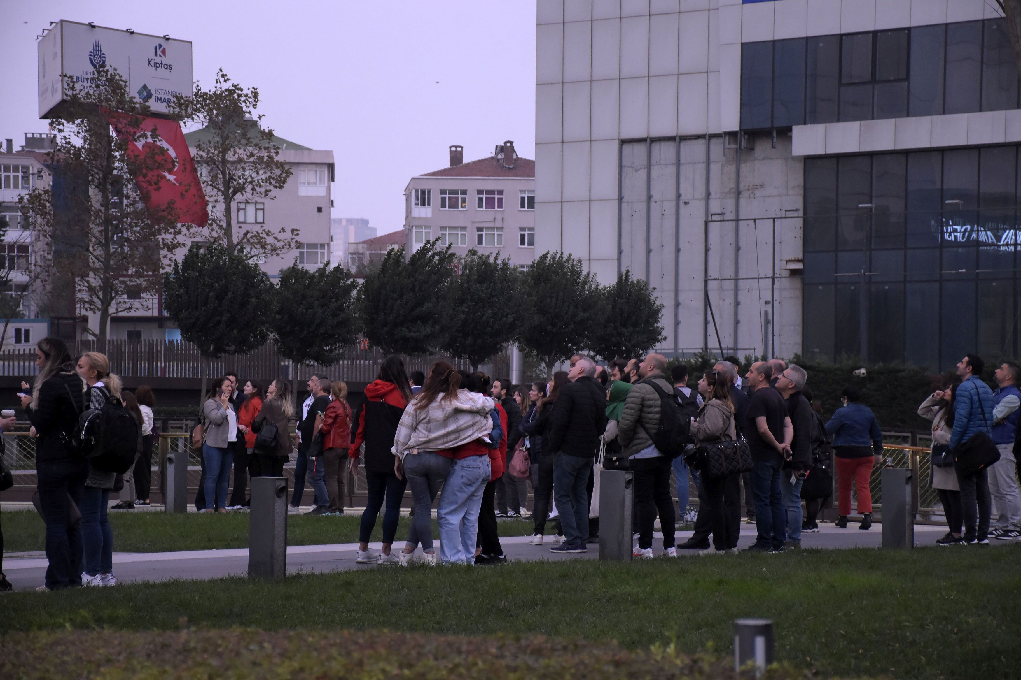 İstanbul Şişli'de, 42 katlı rezidansta yangın