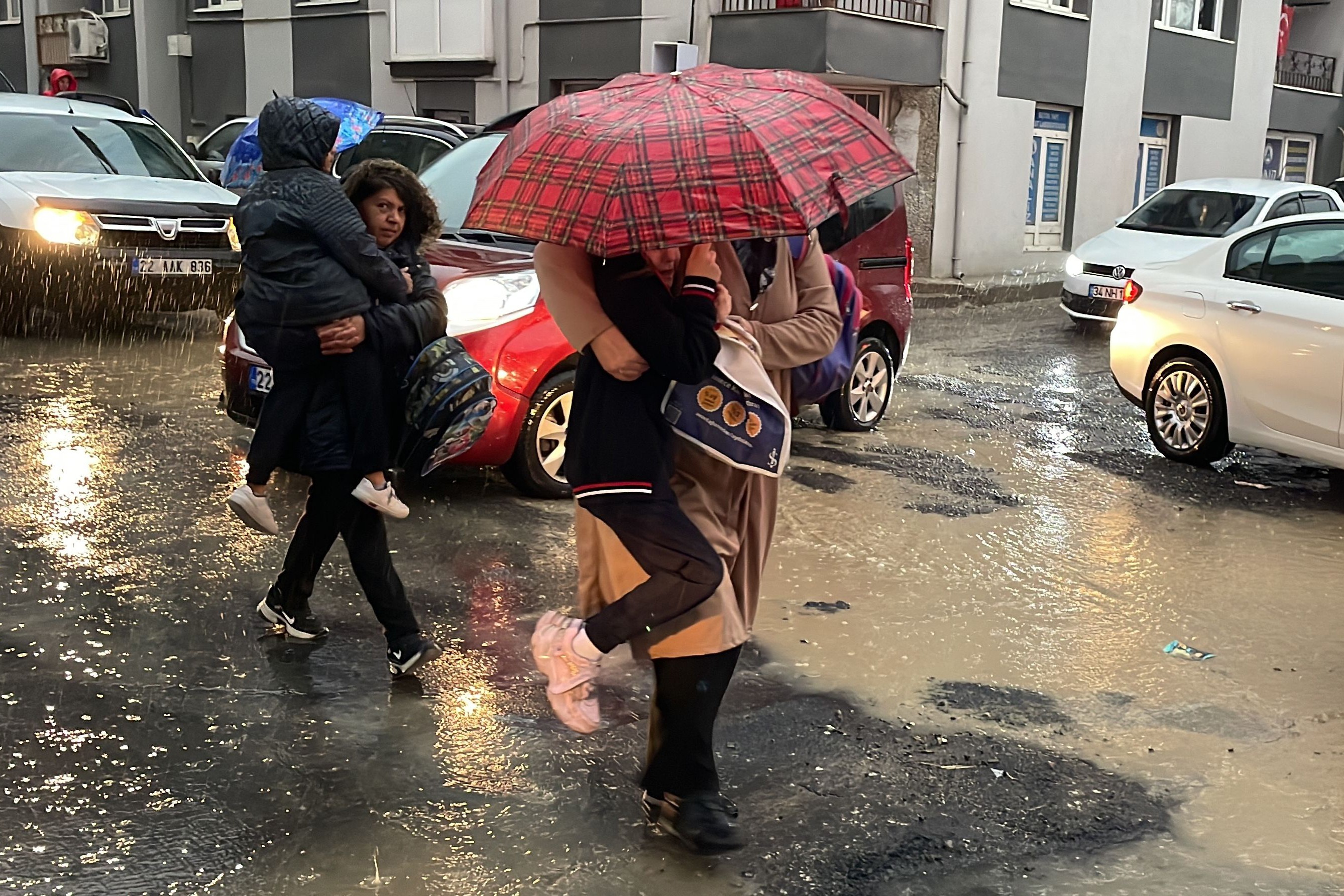 Edirne'de sağanak yağış etkili oldu