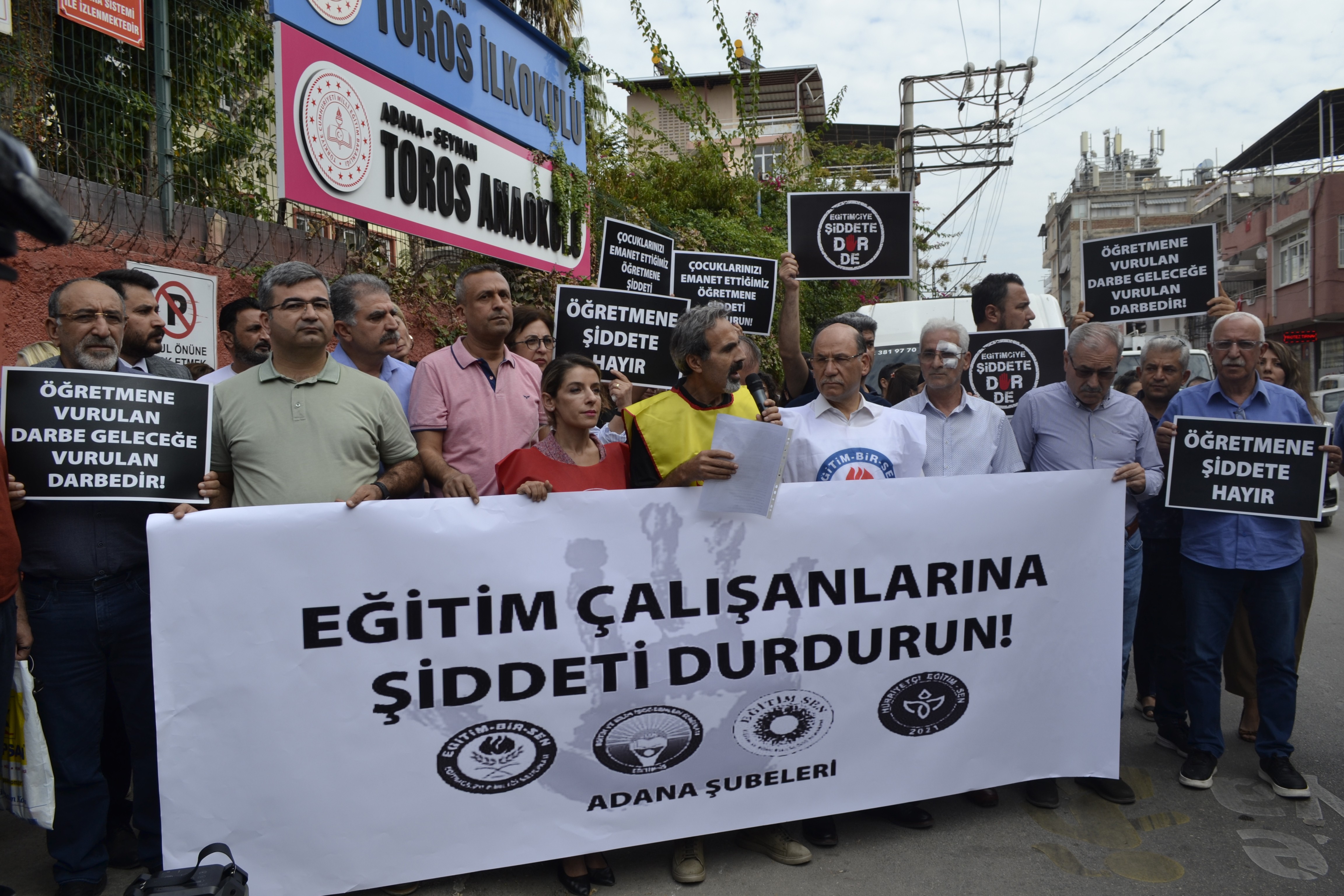 Adana'da öğretmene saldırıya tepki açıklaması