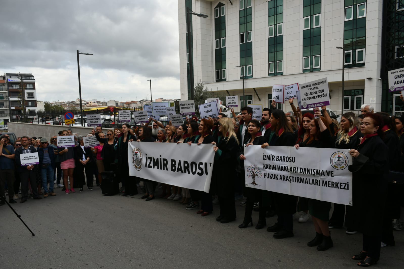 İzmir Barosu kadın cinayeti açıklaması