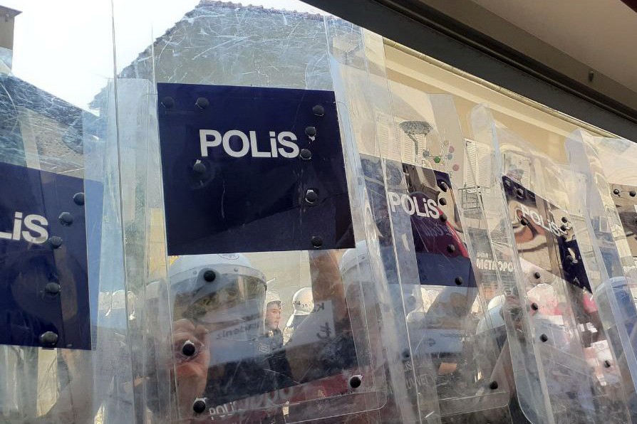 Polis kalkanları