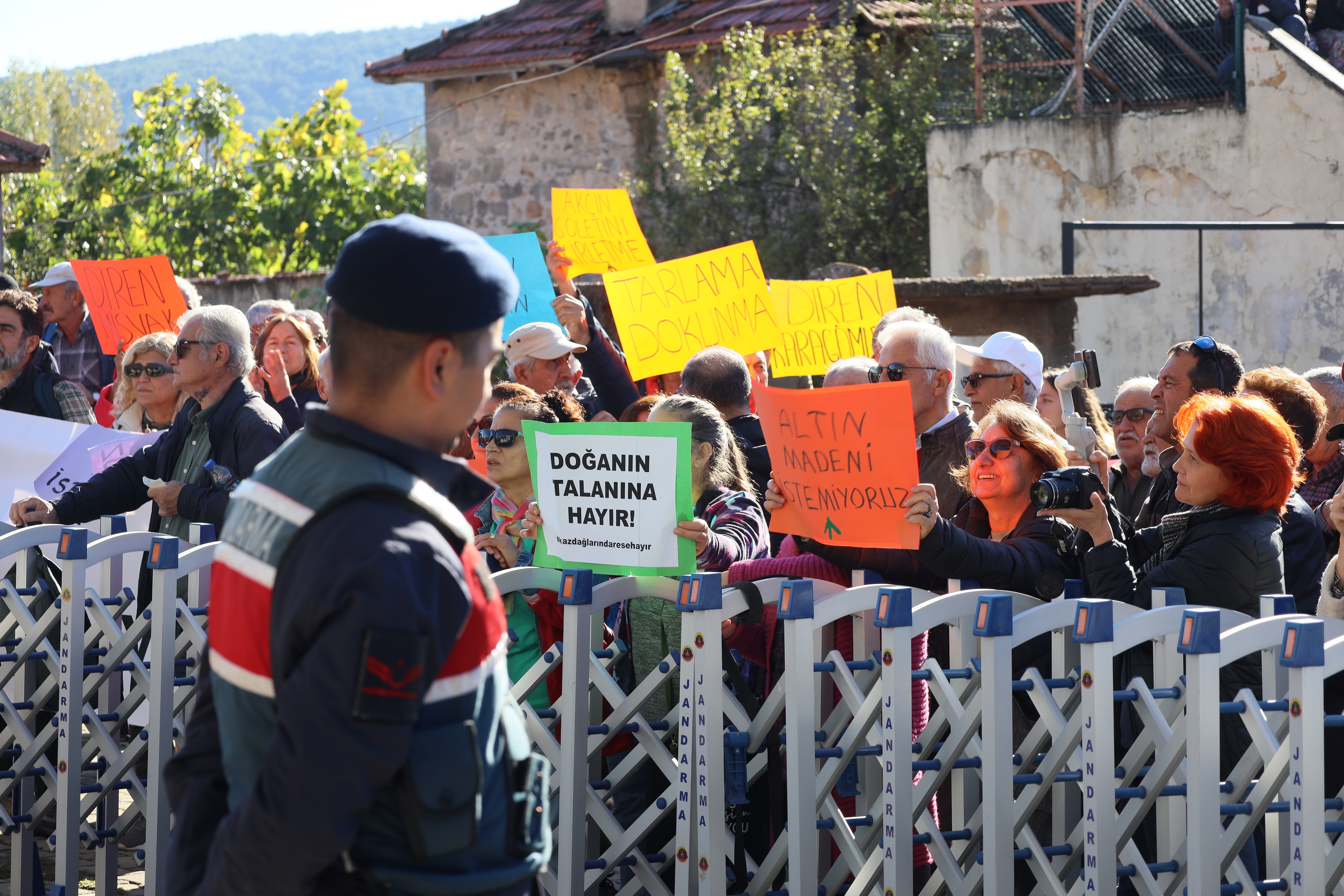 Kısacık Altın Madeni ÇED toplantısına halkın protestosu