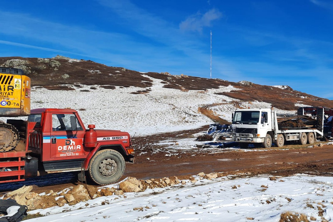 Ordu Ulubey'de bentonit madenine ve RES'e karşı yaşam alanlarını savunan yurttaşlar.