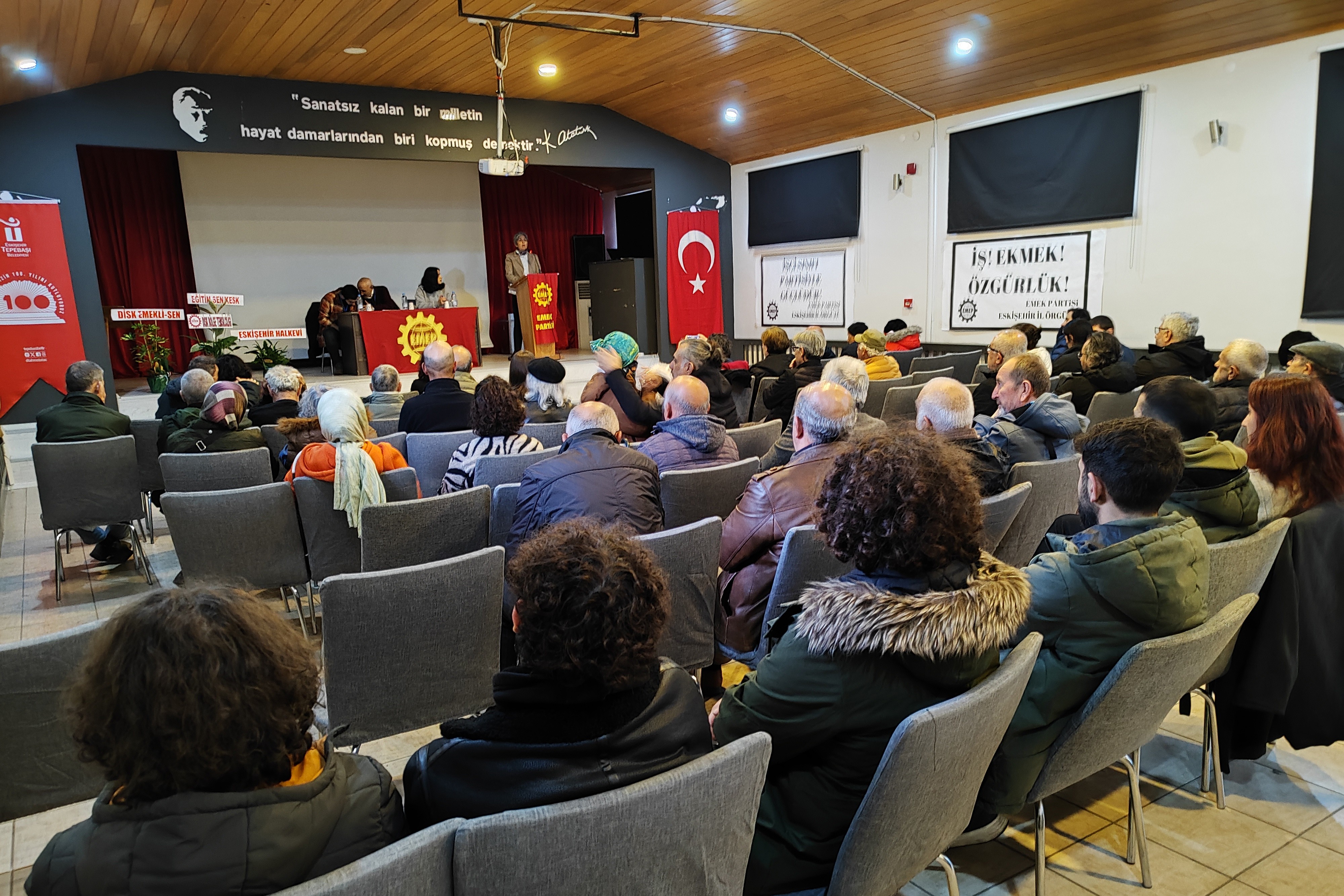 Emek Partisi (EMEP) Eskişehir İl Örgütünün olağan kongresinden fotoğraf.