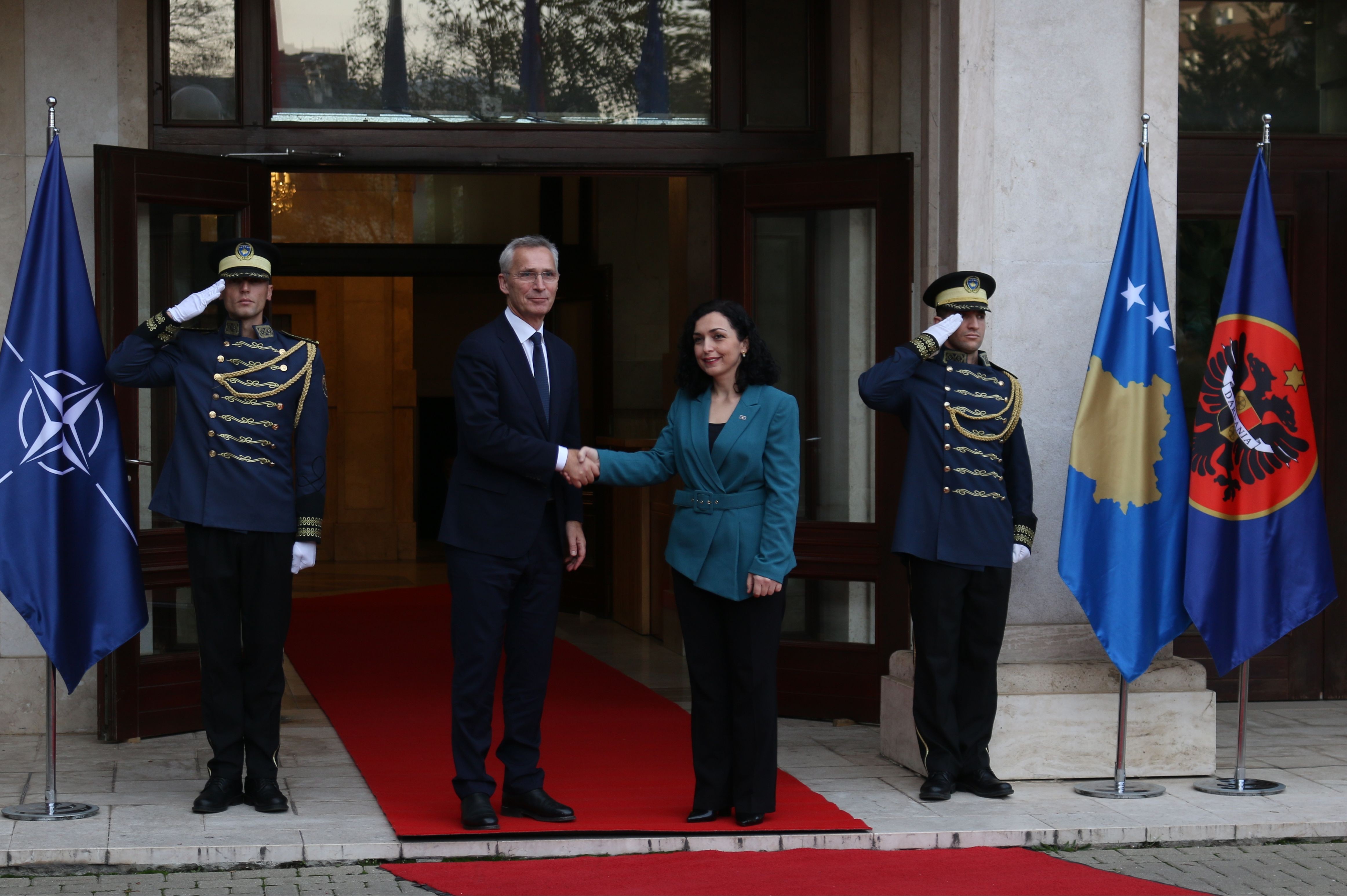 Jens Stoltenberg ve Kosova Cumhurbaşkanı Vjosa Osmani