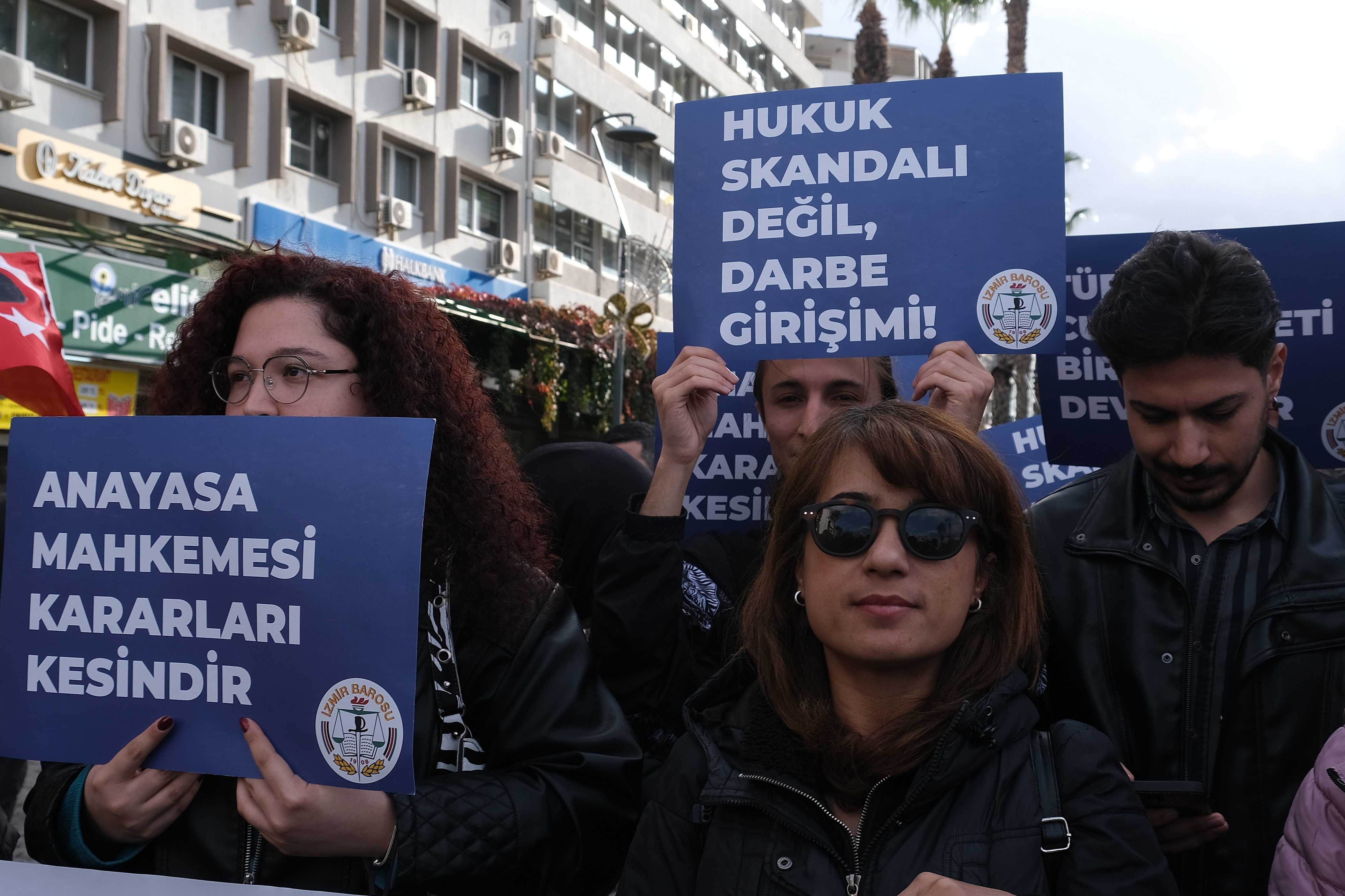 İzmir Emek ve Demokrasi Güçleri, yaşanan hak ihlallerine karşı “Adalet Yürüyüşü” 