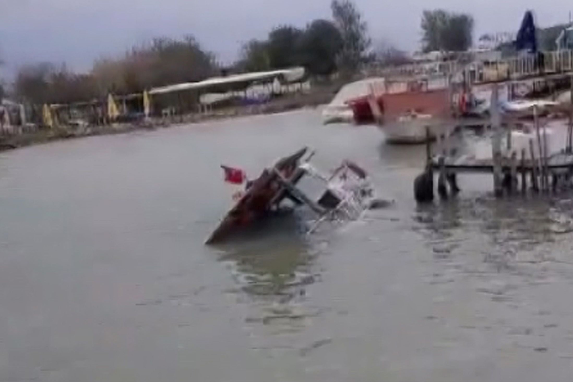 Antalya'da fırtına ve yağışta tekne battı