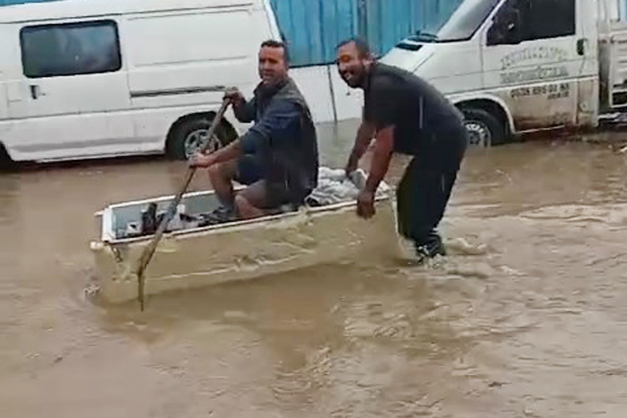 buzdolabına binen kişi