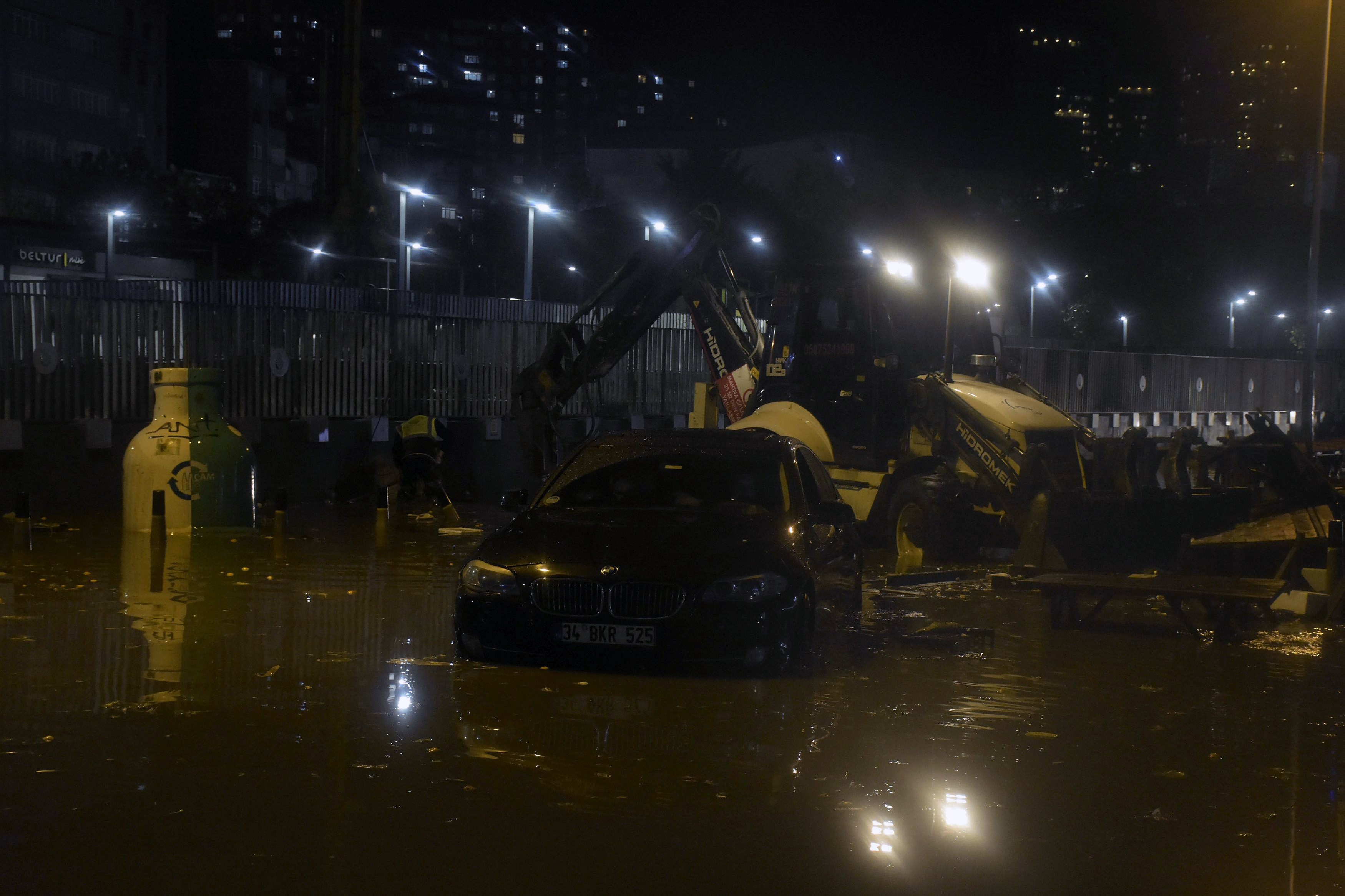 İstanbul'da fırtına ve sağanak