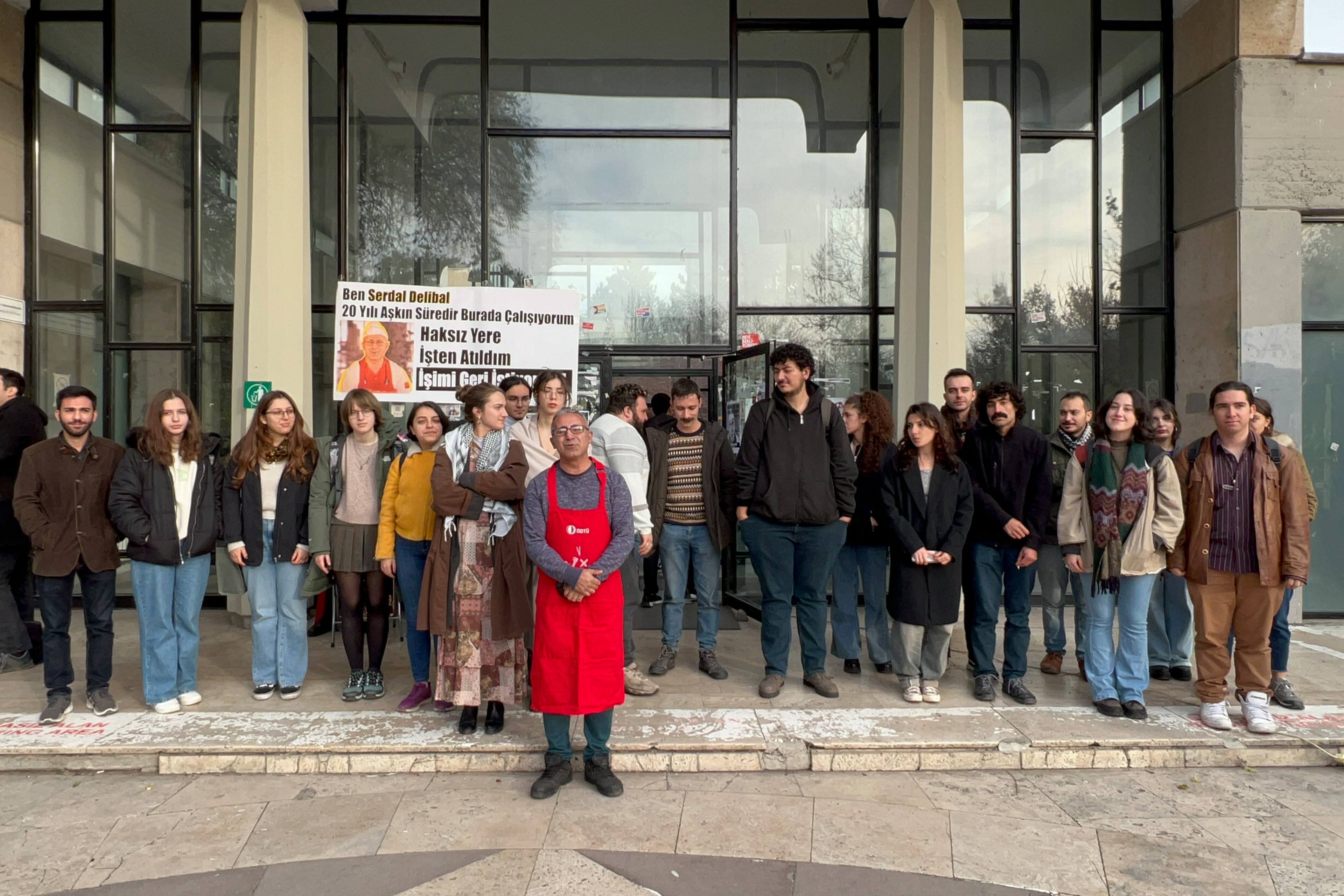 İşten atılan ODTÜ yemekhane işçisi Serdal Delibal'ın açıklamasından bir fotoğraf.