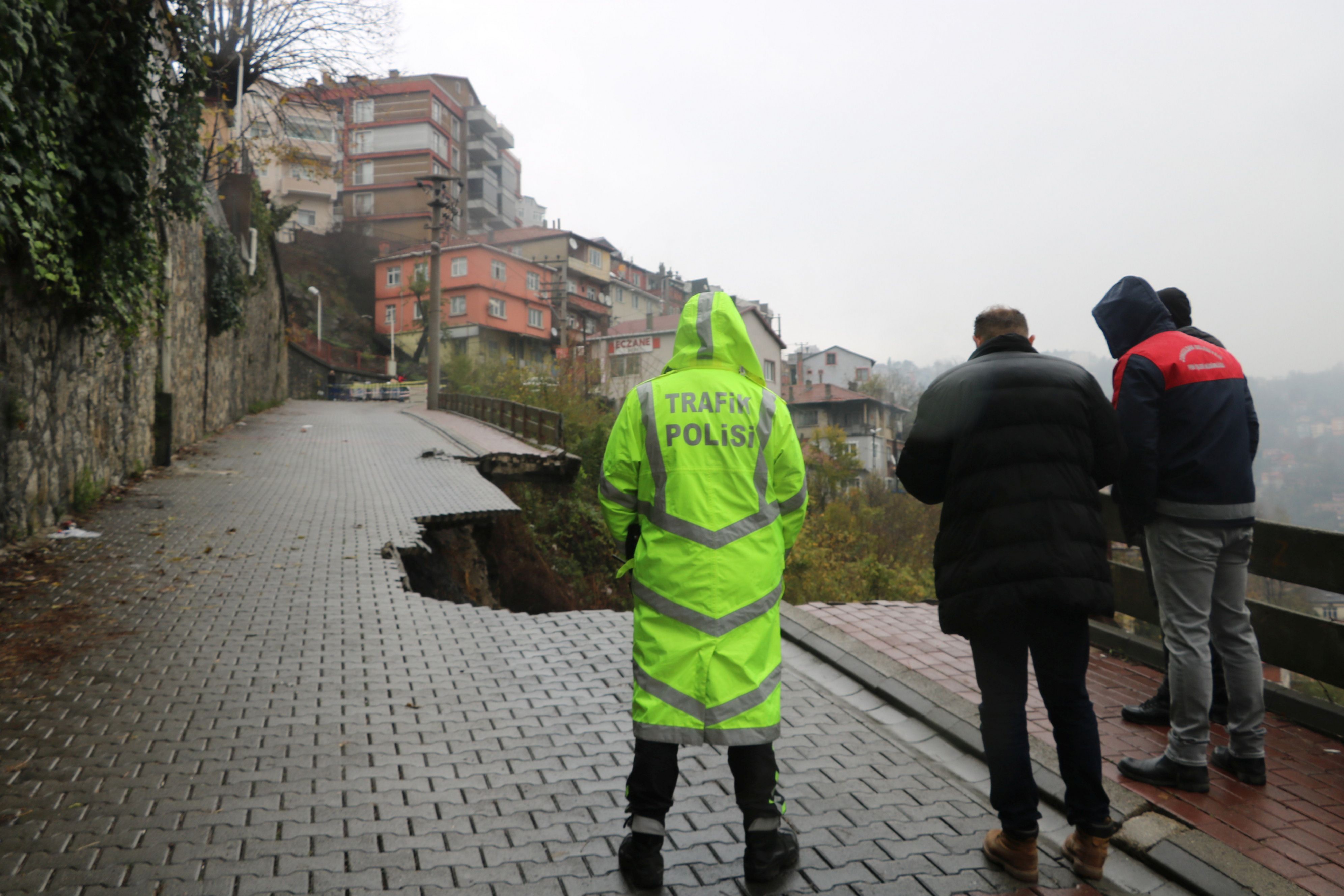 Zonguldak'ta çöken hastane yolu