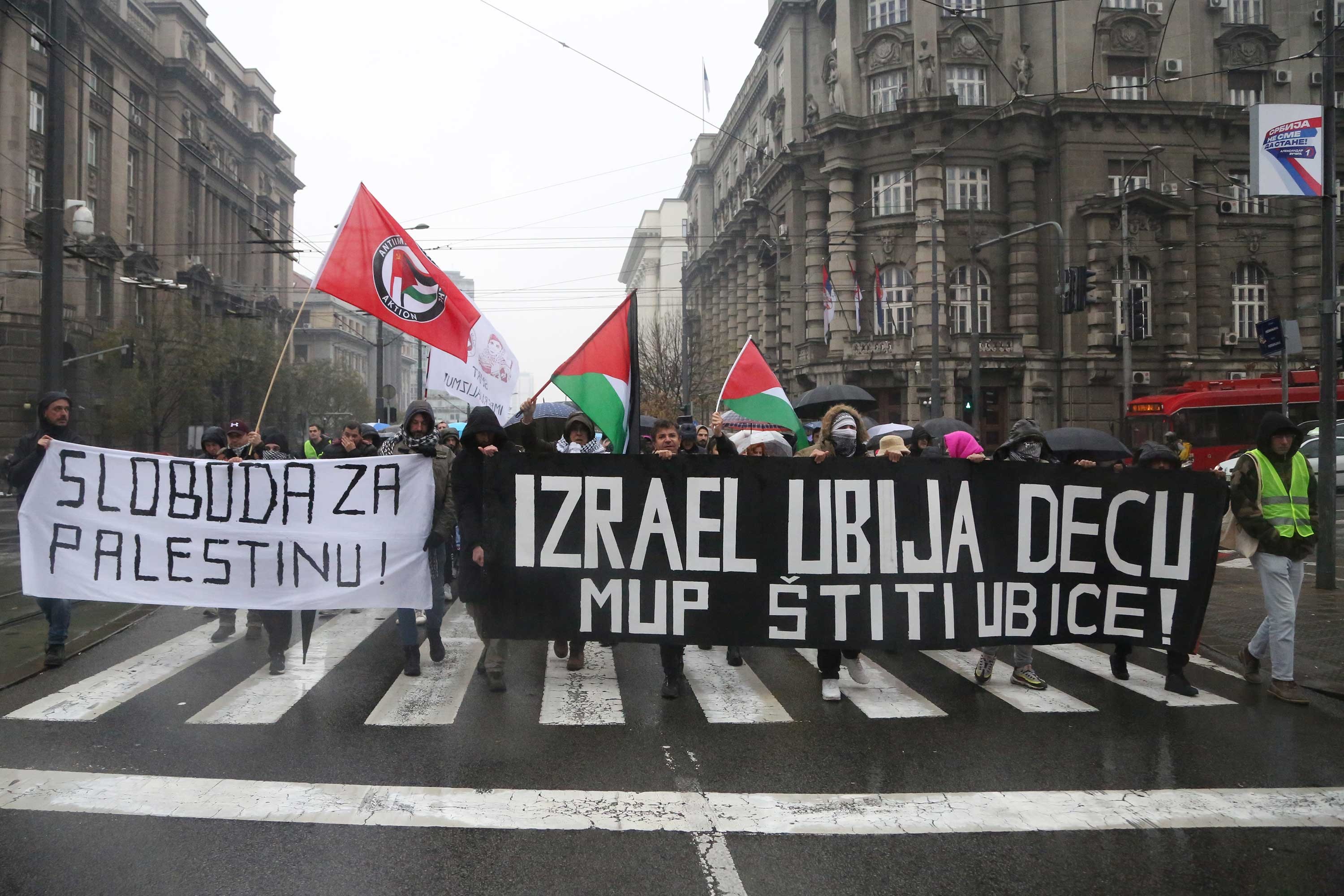 Sırbistan'ın başkenti Belgrad'da yasak kararına rağmen Filistin'e destek eylemi düzenlendi.