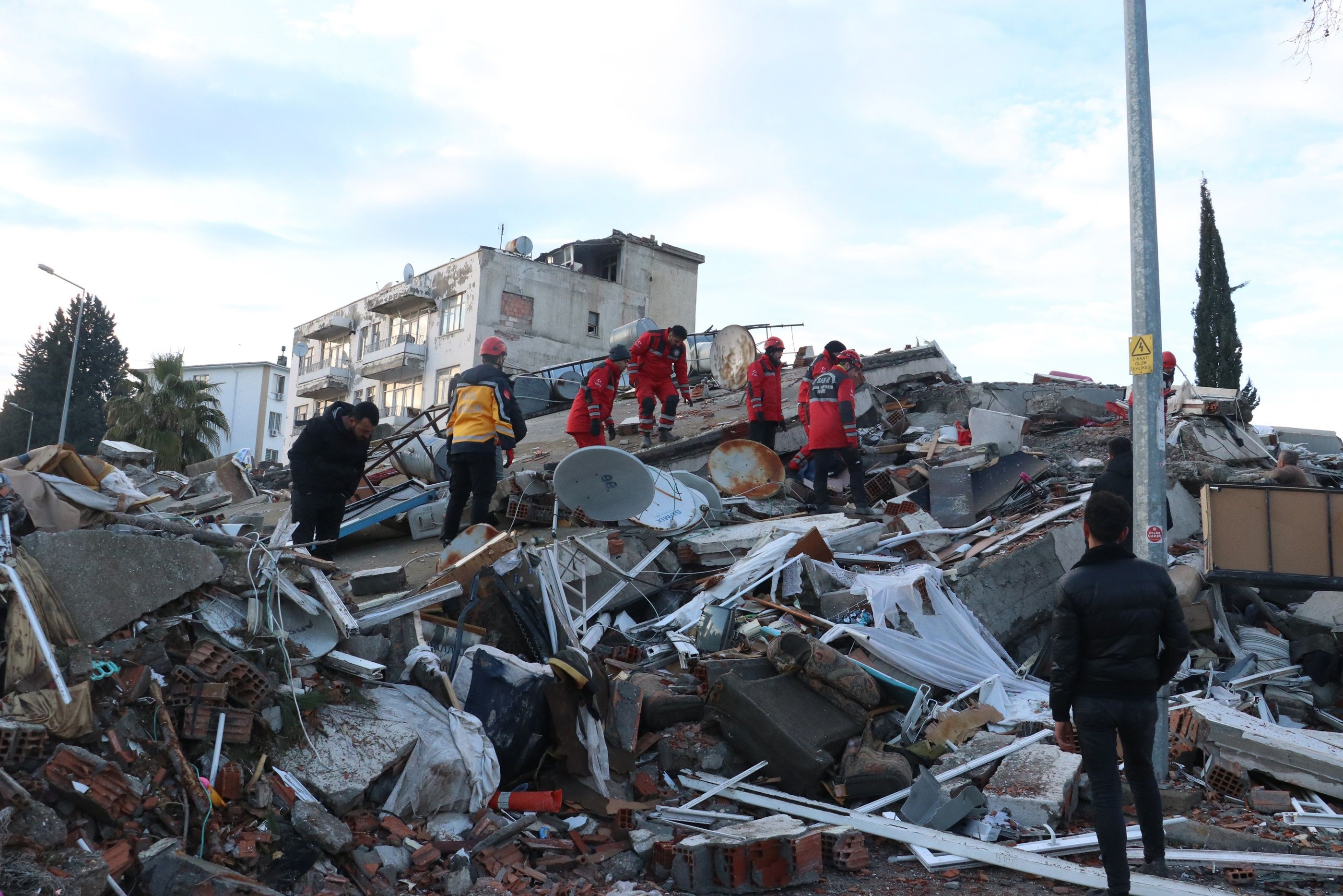 Diyarbakır'da depremde yıkılan binalar