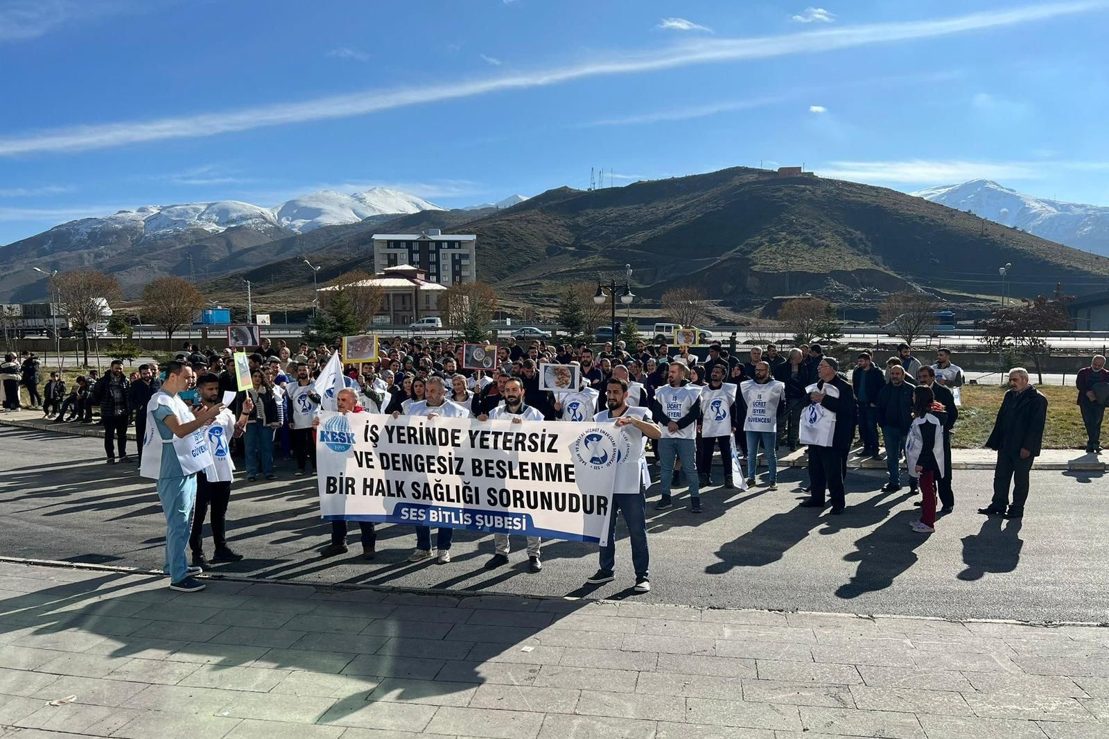 Bitlis'te sağlıkçılardan yemek boykotu açıklaması