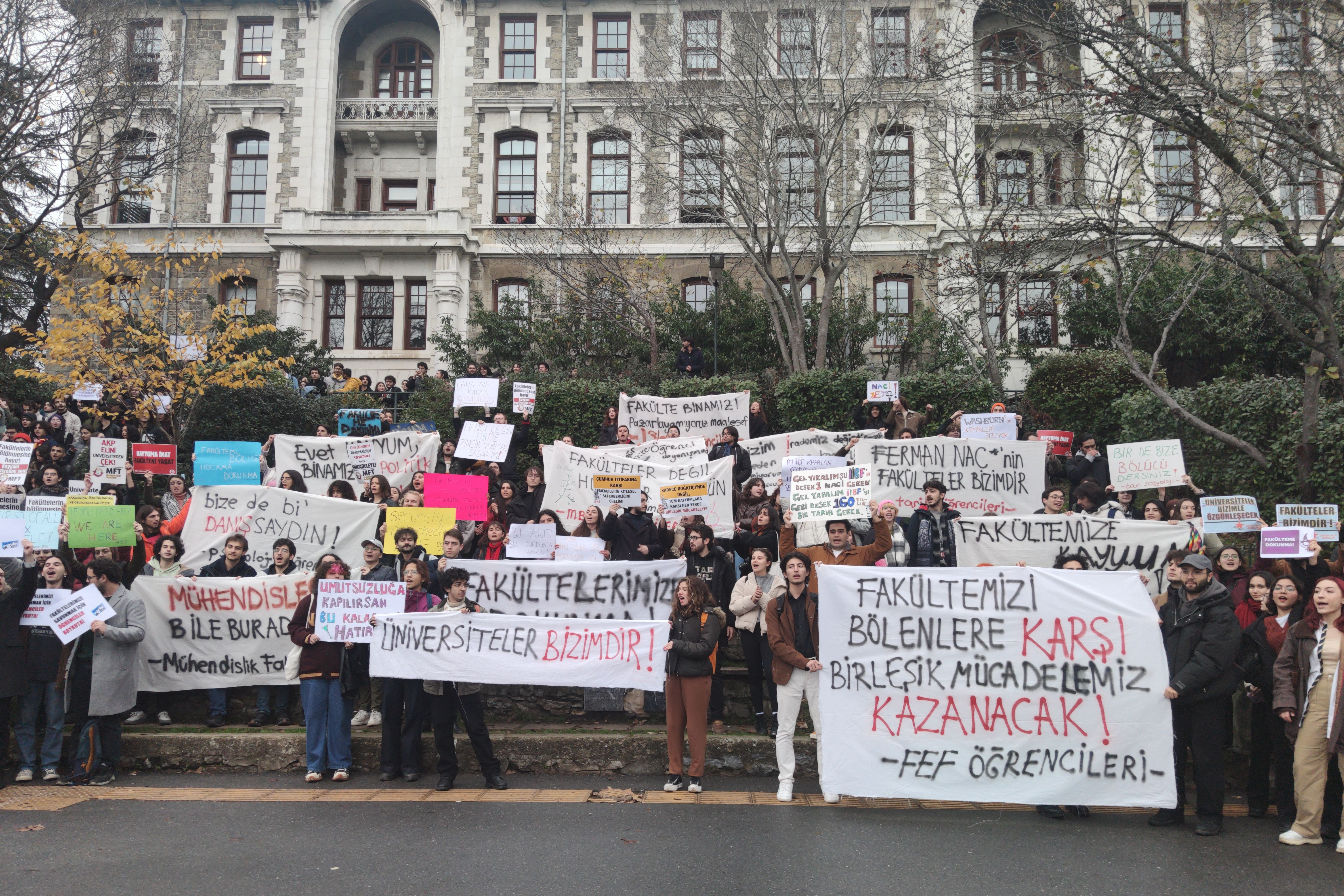 Boğaziçi Üniversitesi öğrencileri