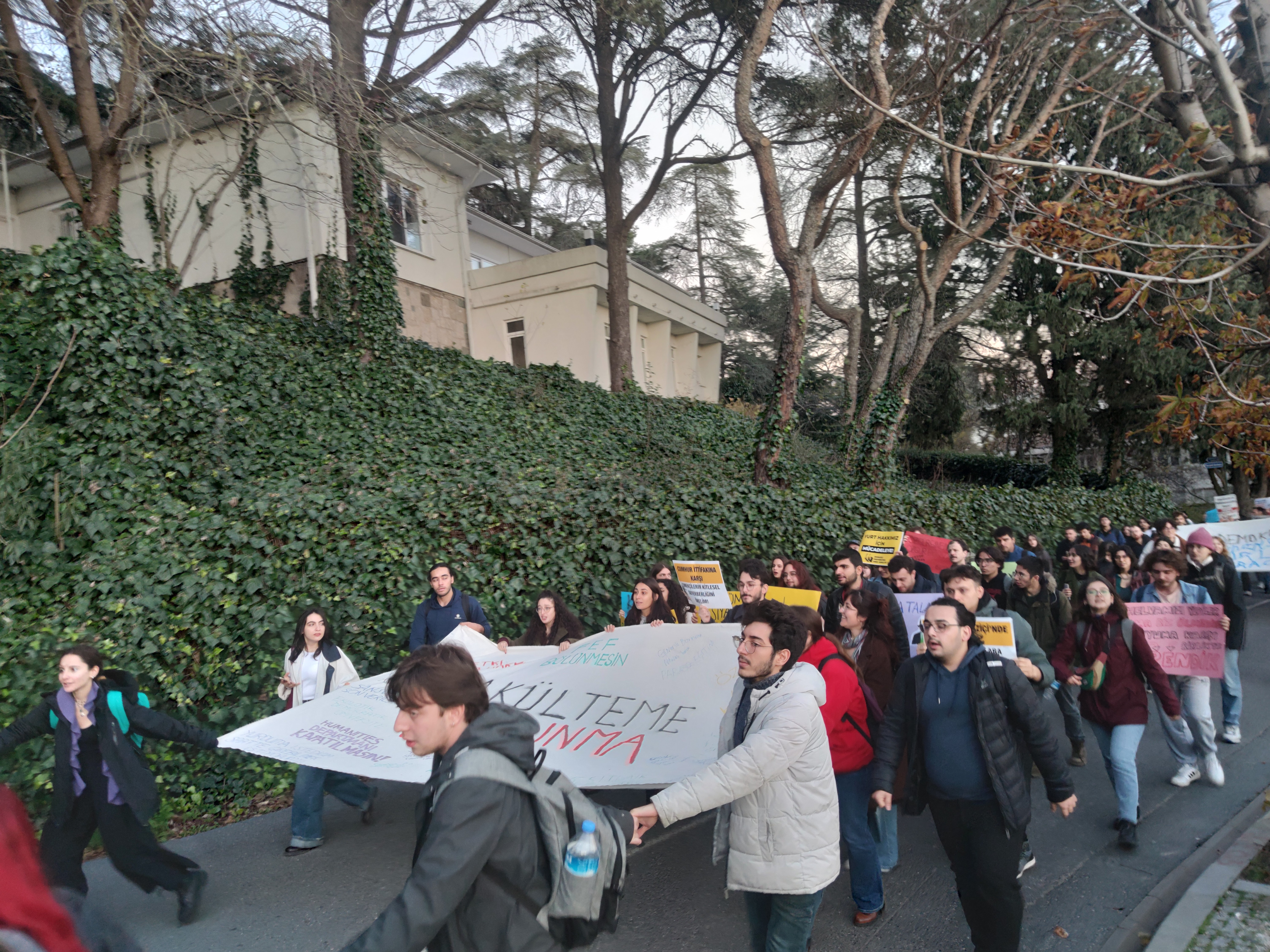 Boğaziçi üniversitesi öğrencileri yürüyüş yaptı