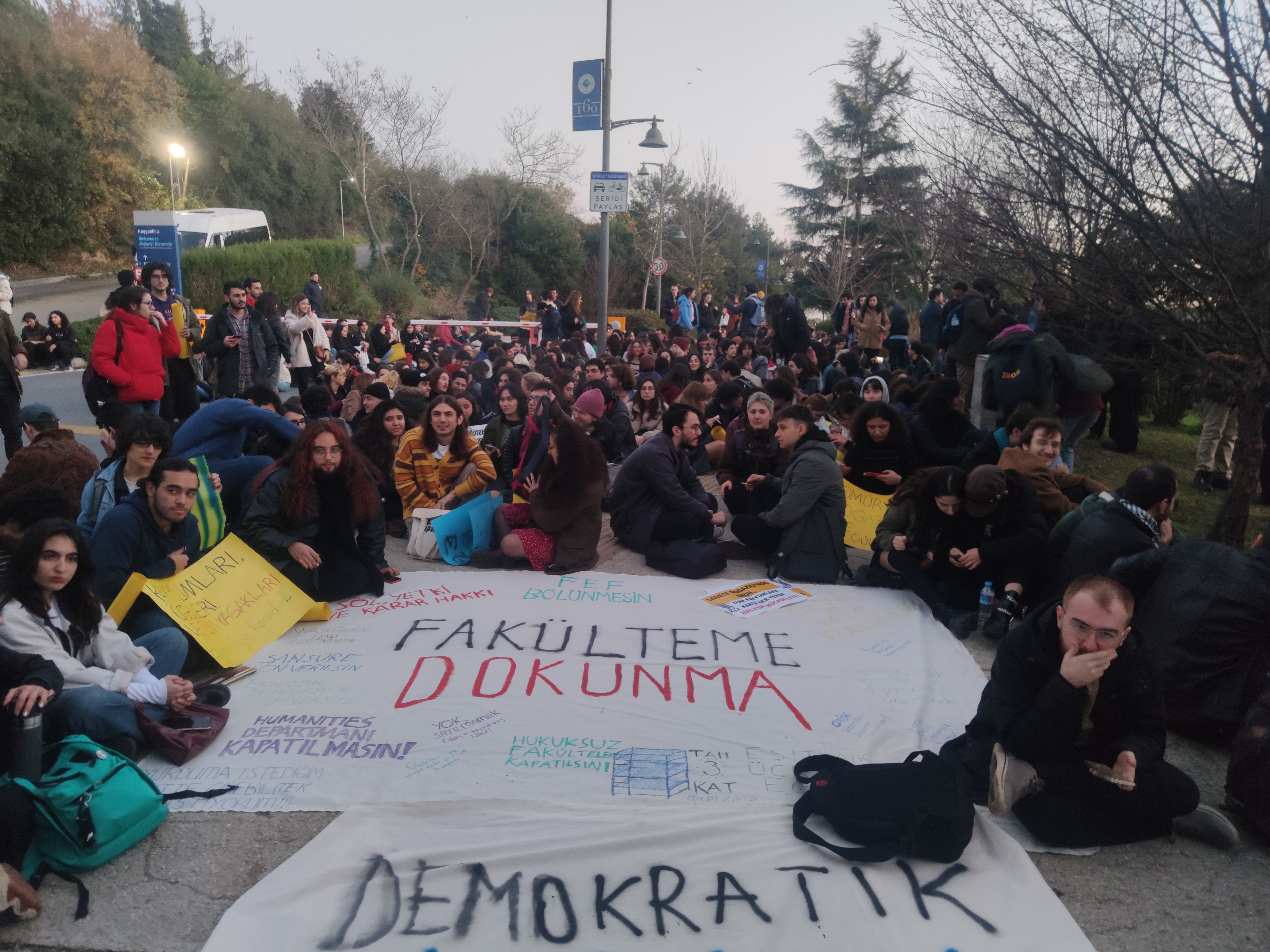 Boğaziçi üniversitesi öğrencileri yürüyüş yaptı