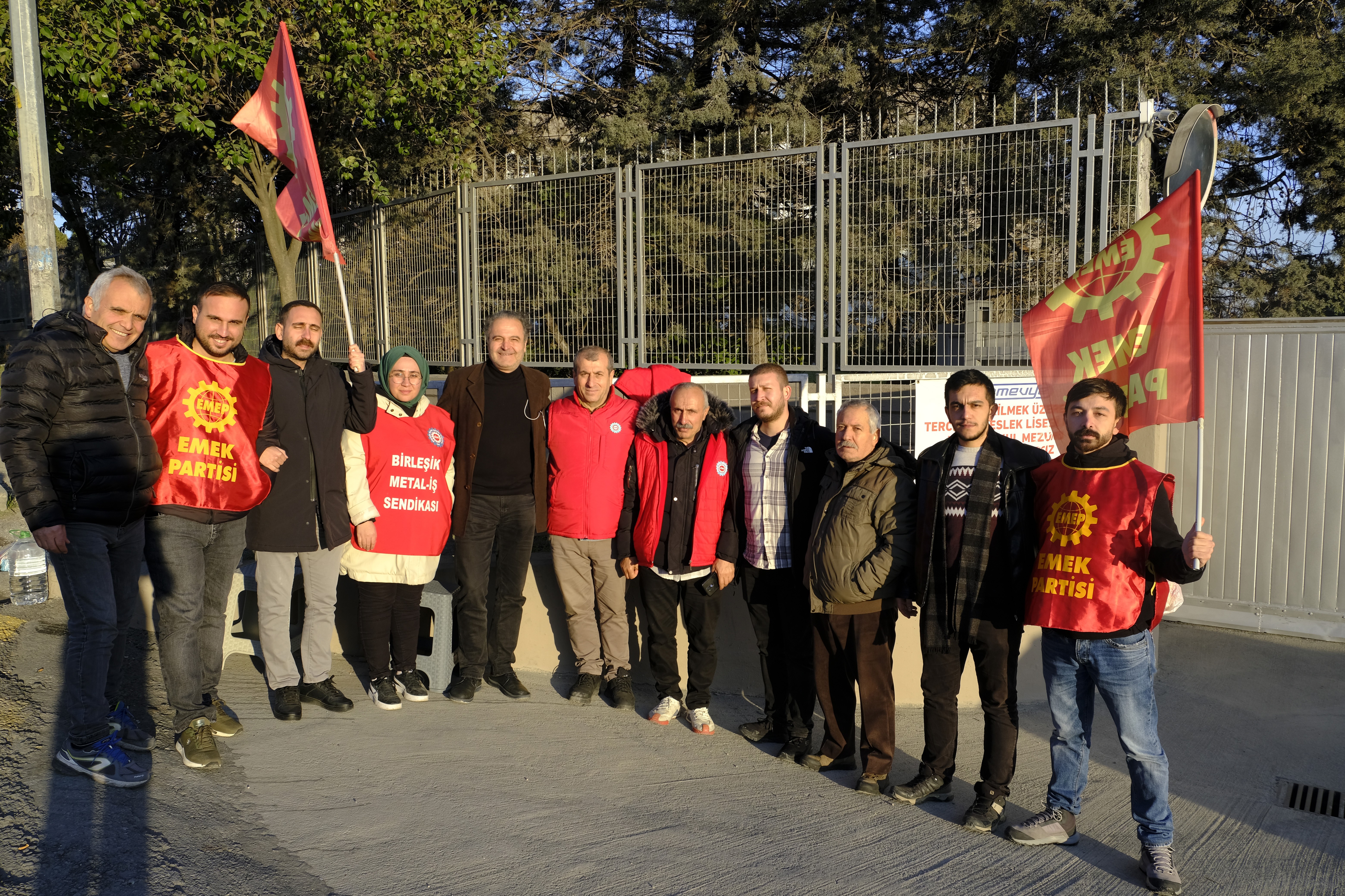 EMEP üyeleri Kromevye işçisini ziyaret etti