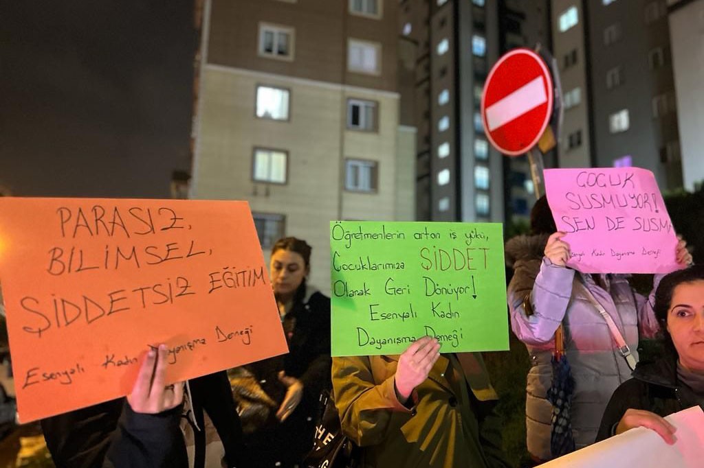 Esenyalı Kadın Derneğinden çocukların şiddet gördüğü okul önünde protesto