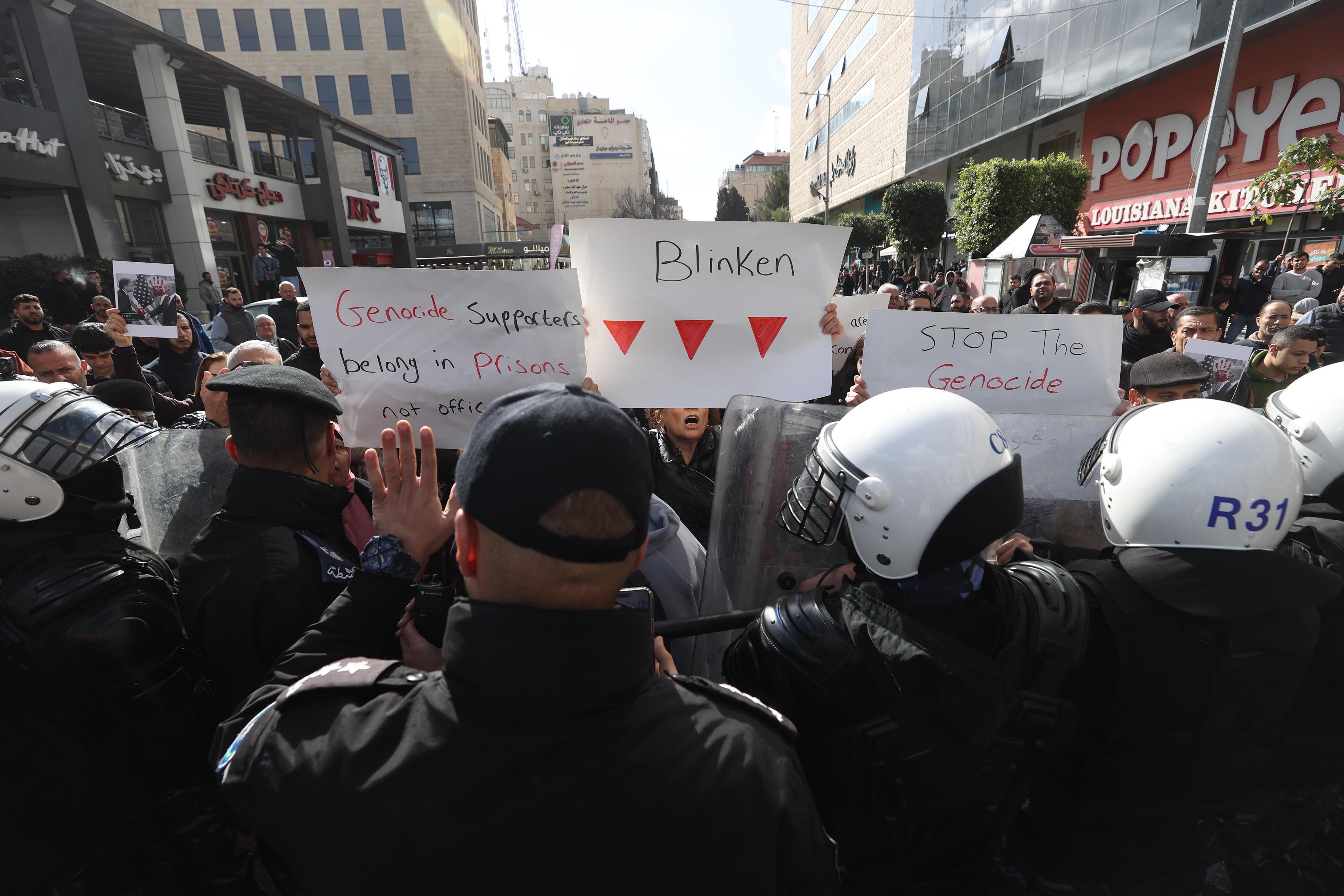 Filistinliler ve polis tarafından engellendi