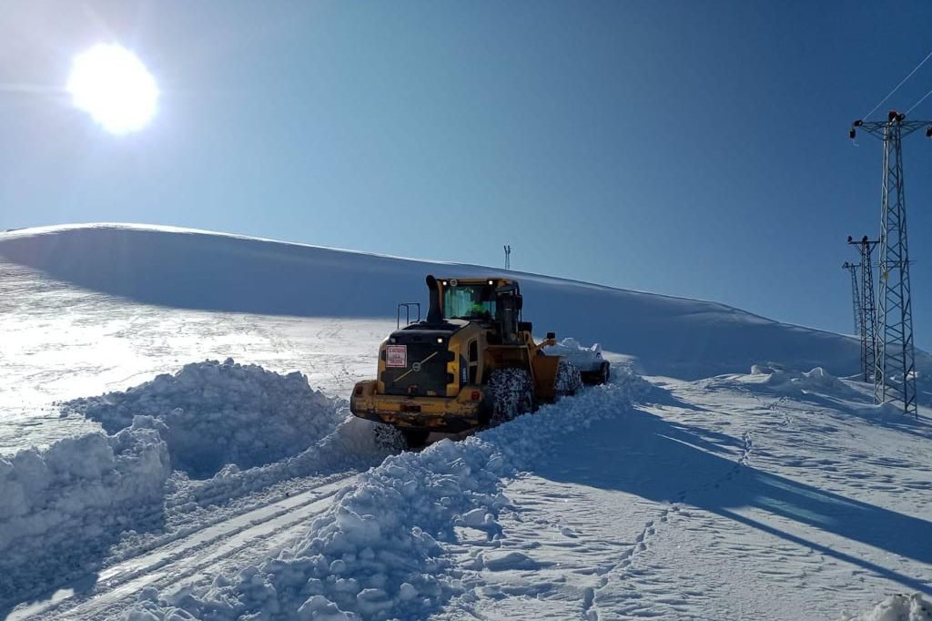 Van'da yol açma çalışması