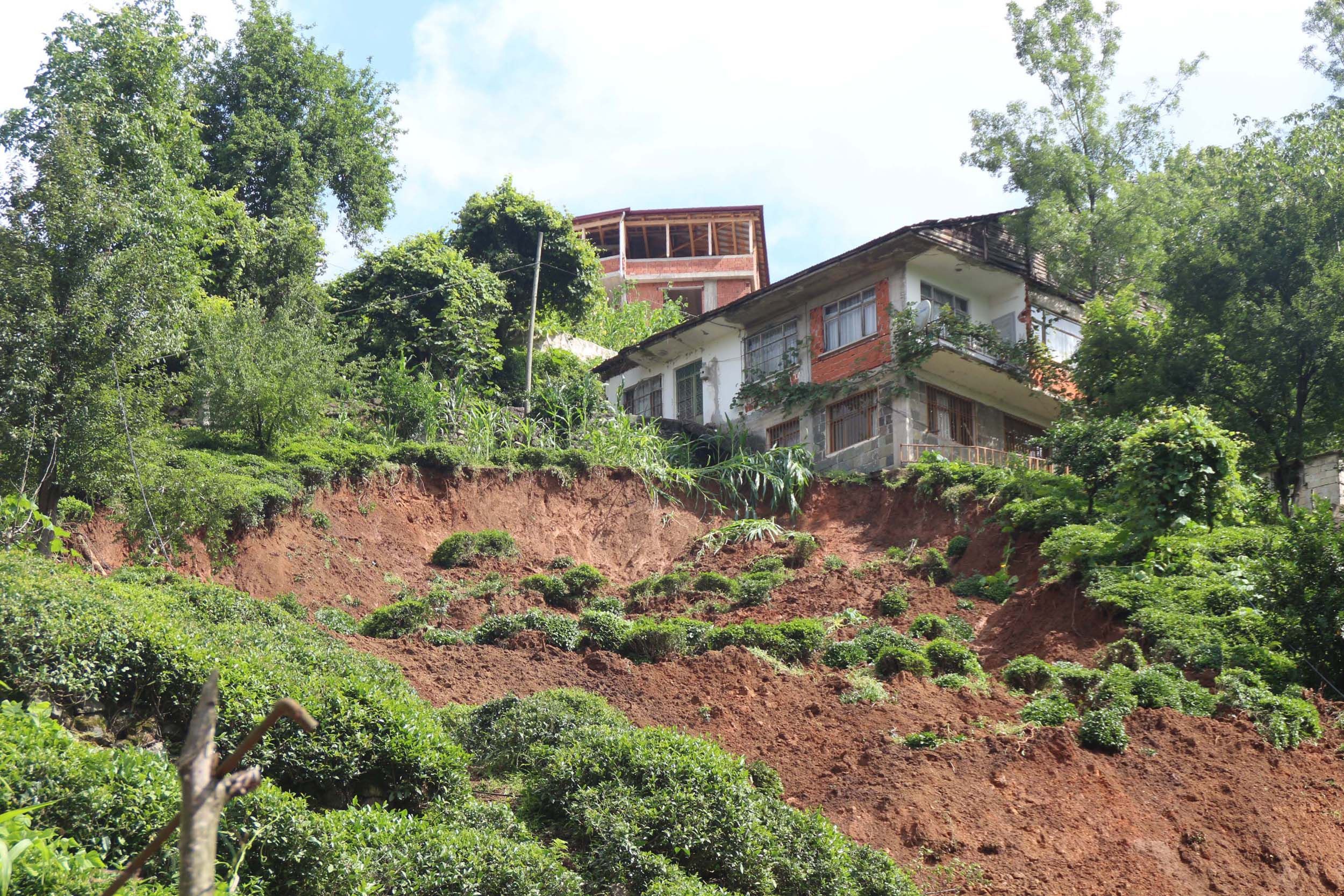 Rize'de heyelan yaşanan alan